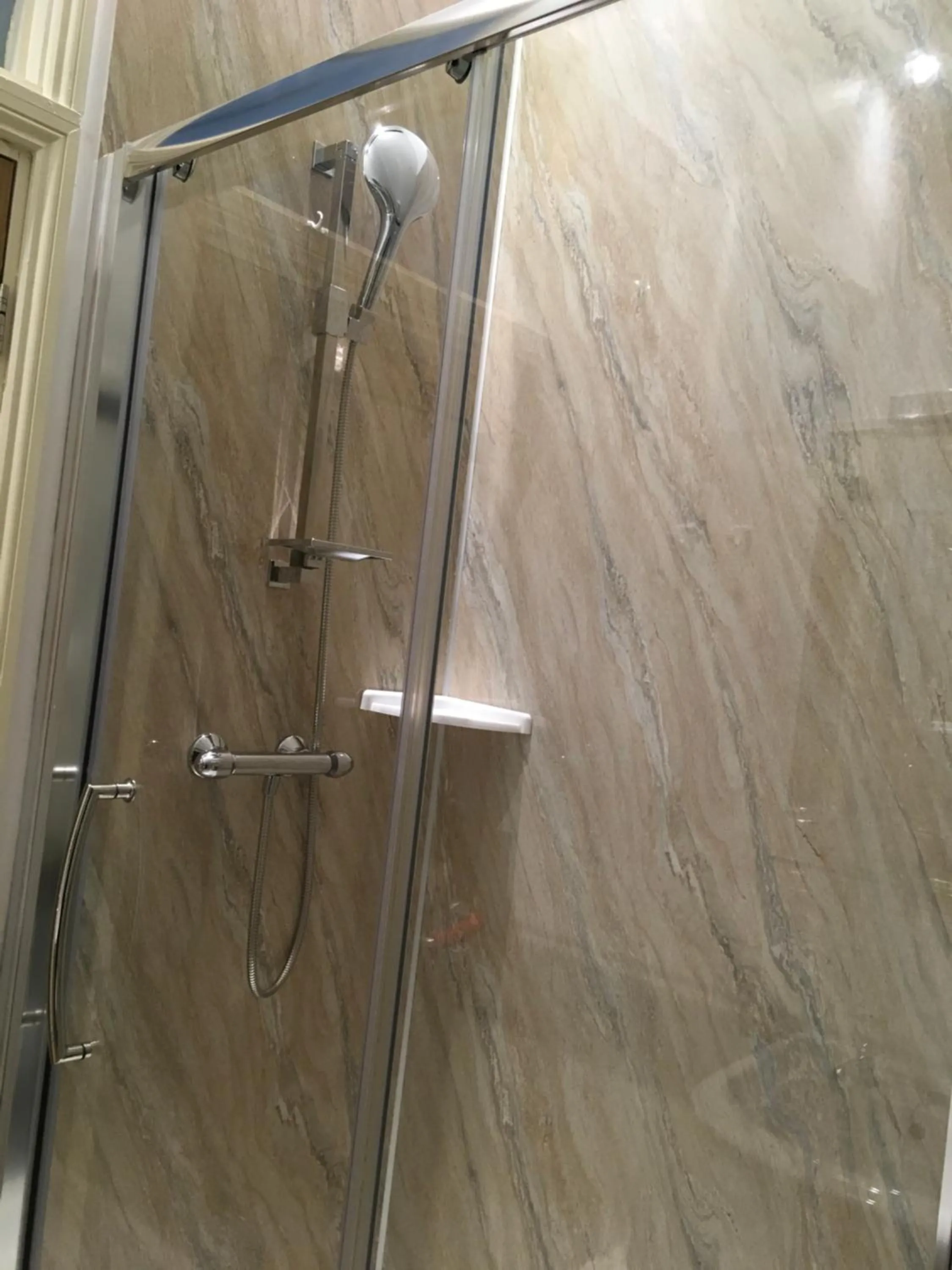 Shower in Cherrywood Lodge