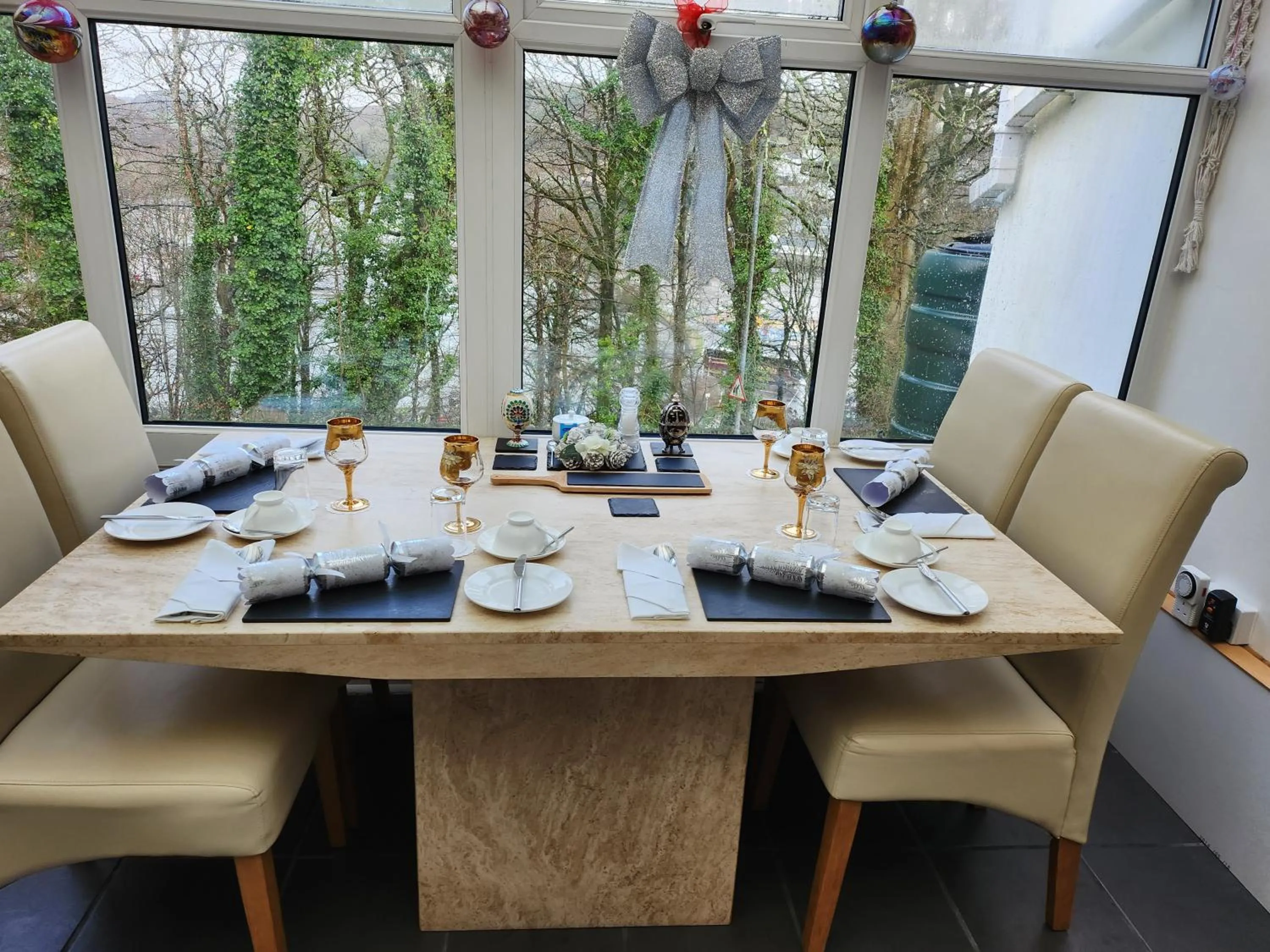 Breakfast in Cherrywood Lodge