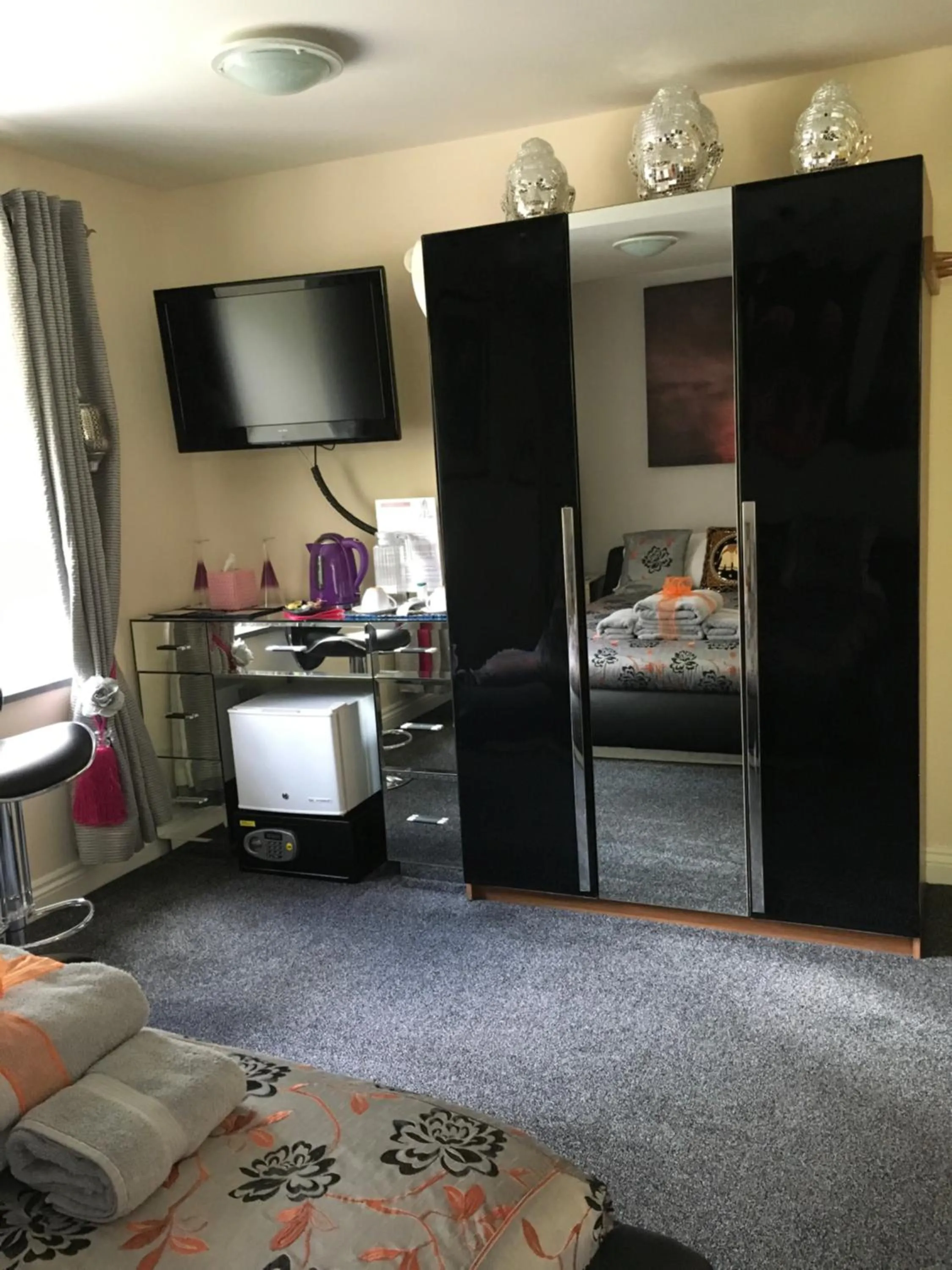 Breakfast in Cherrywood Lodge