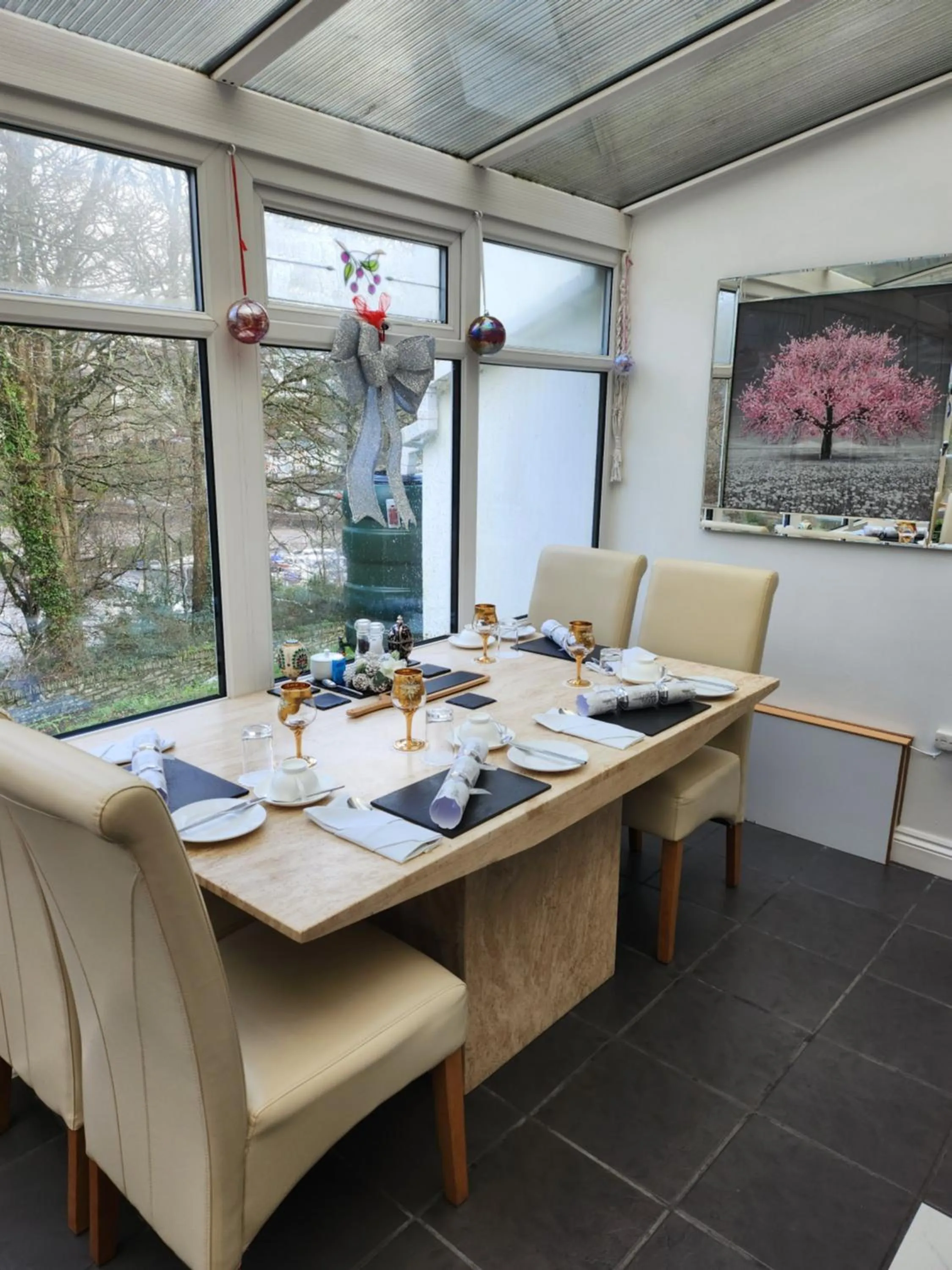 Breakfast in Cherrywood Lodge