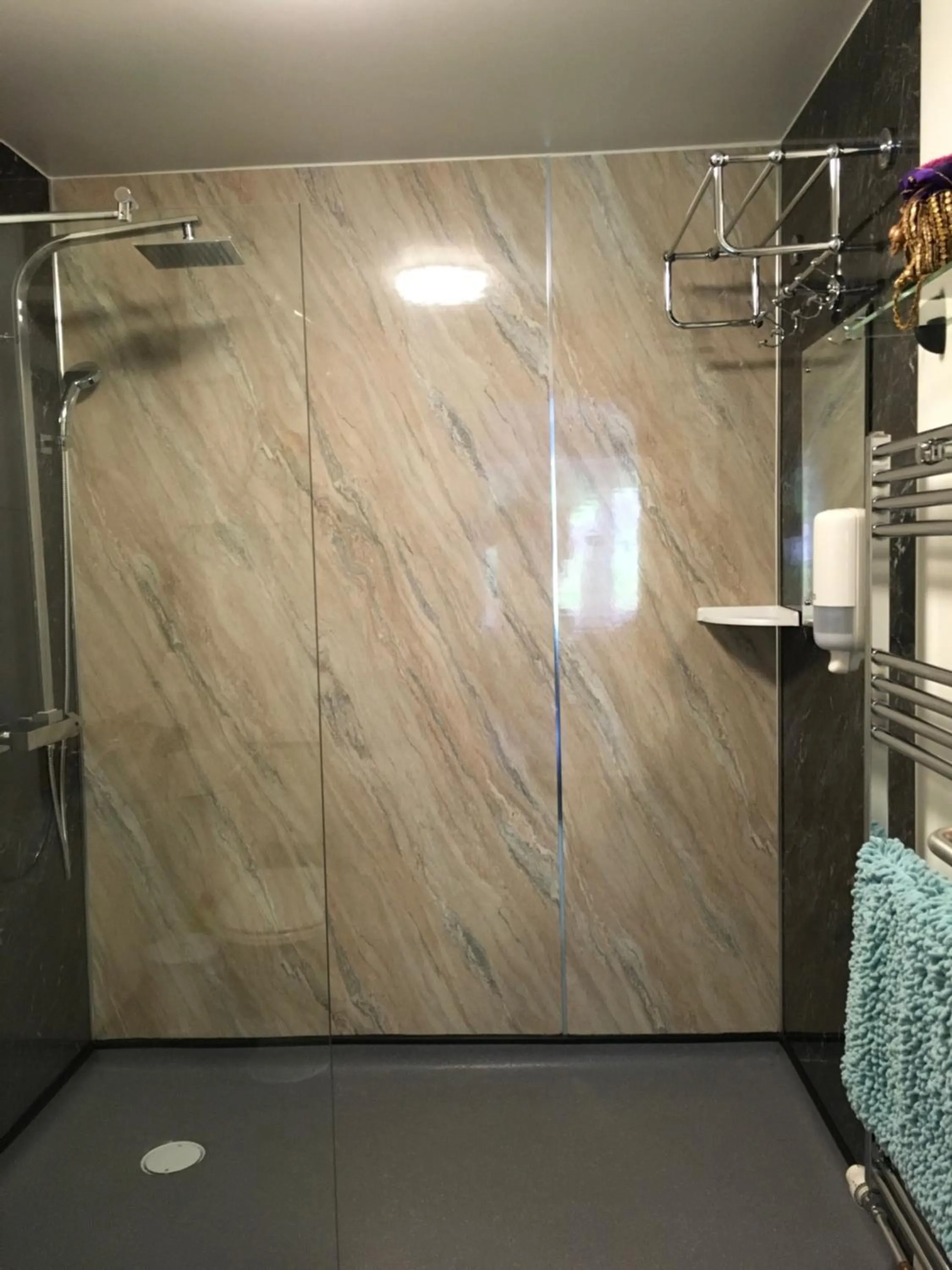 Shower in Cherrywood Lodge