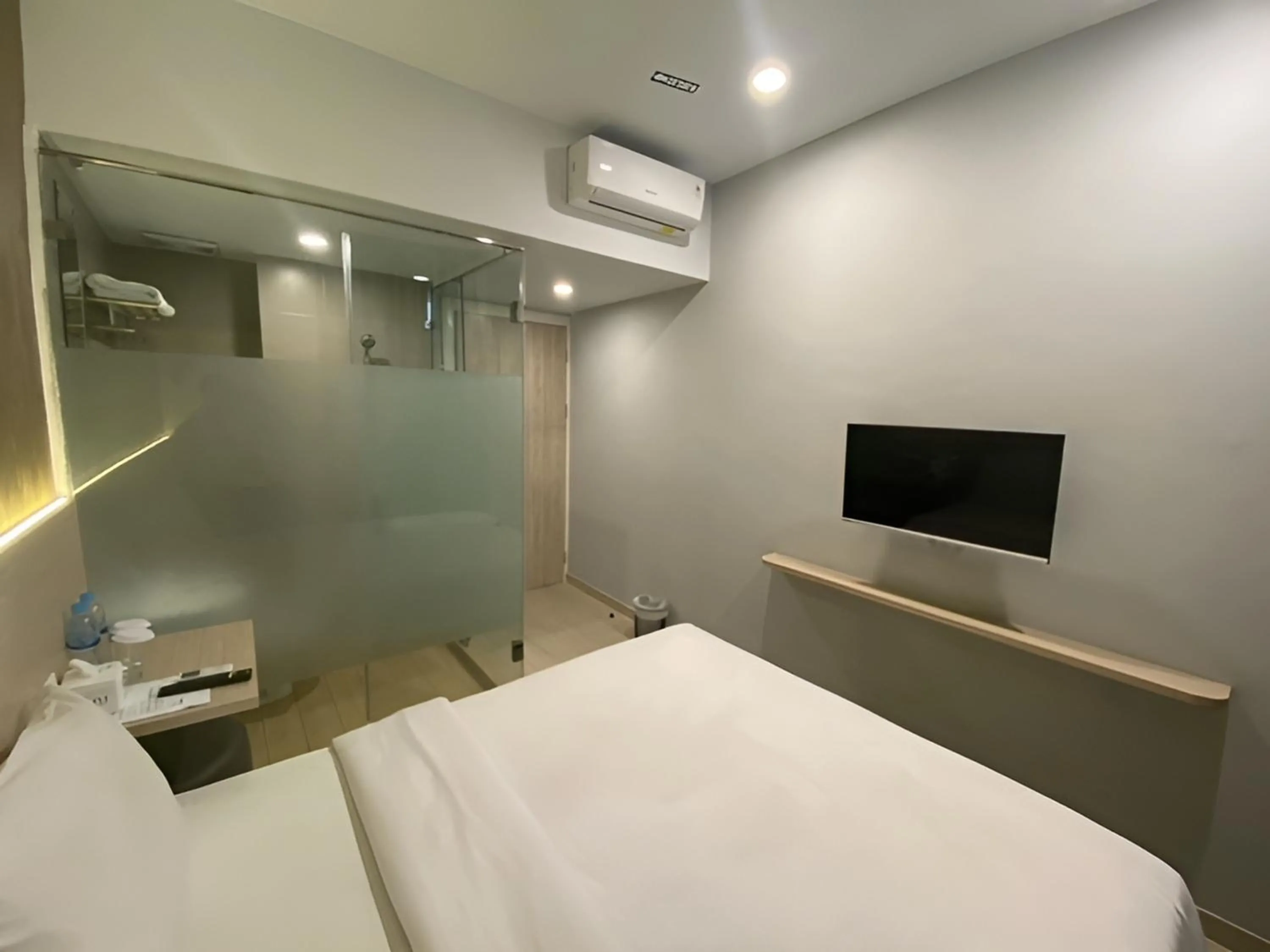 TV and multimedia, Bed in Swasana Hotel Medan