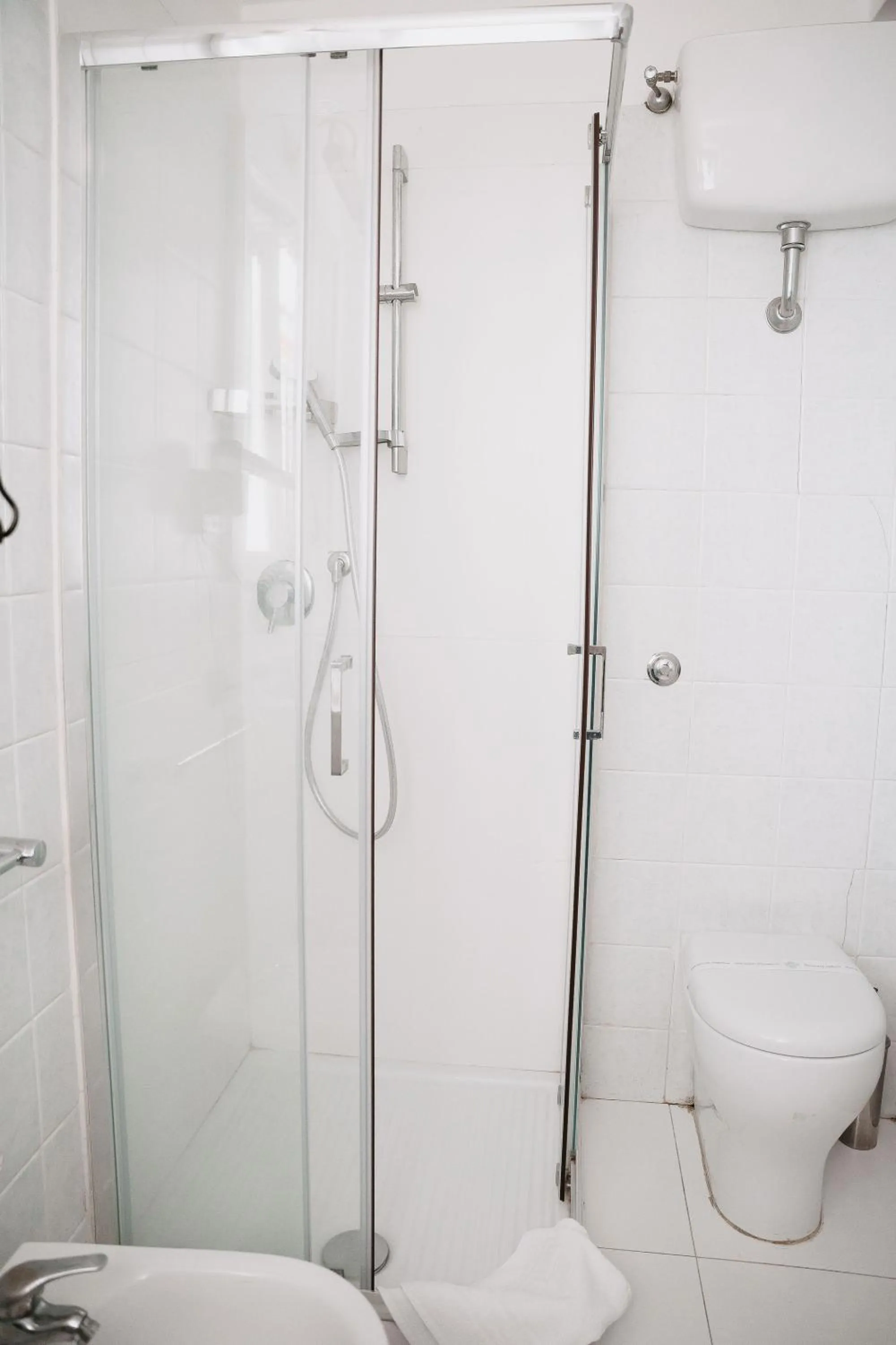 Bathroom in Hotel Ristorante Guardanapoli
