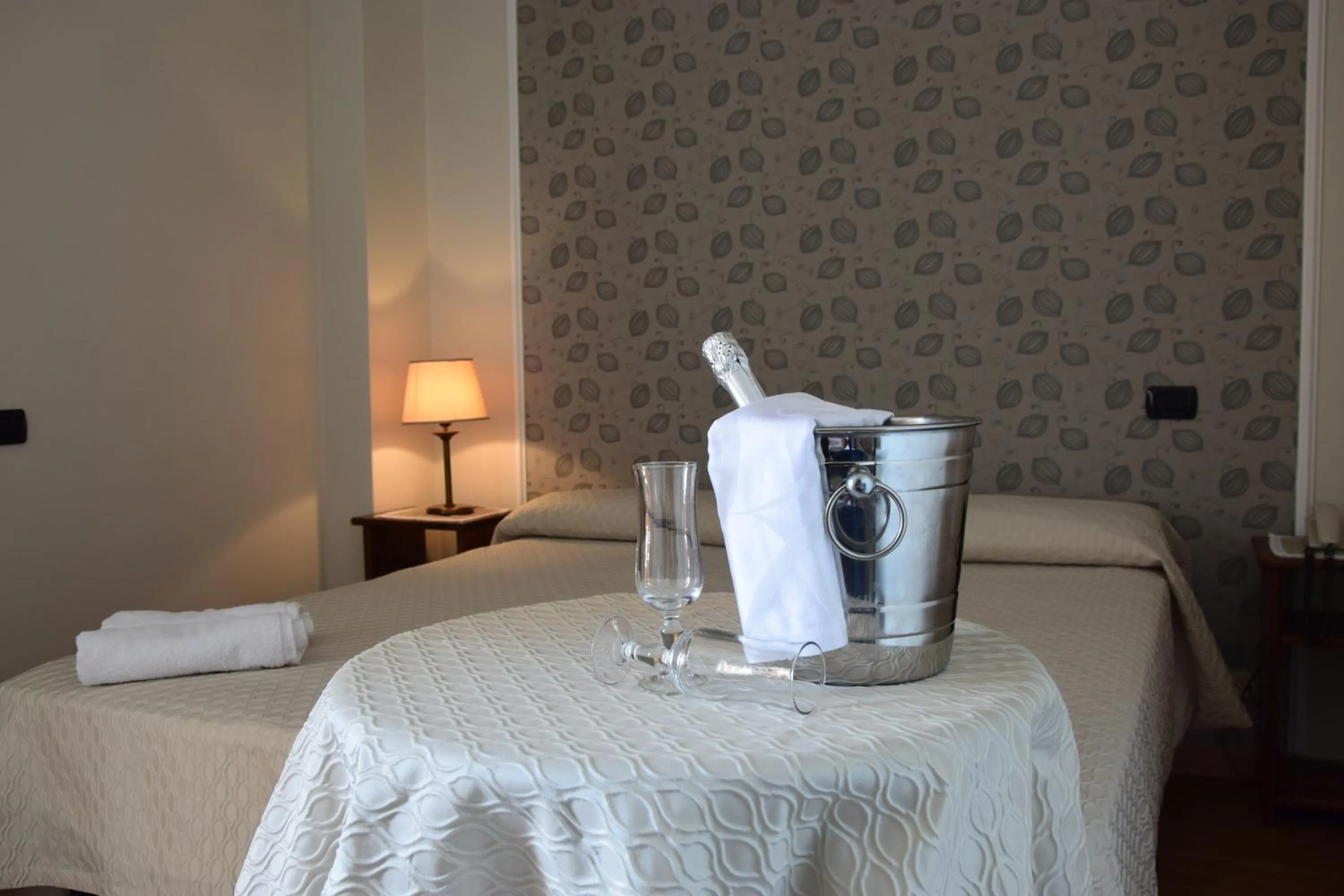 Bed in Hotel Ristorante Guardanapoli