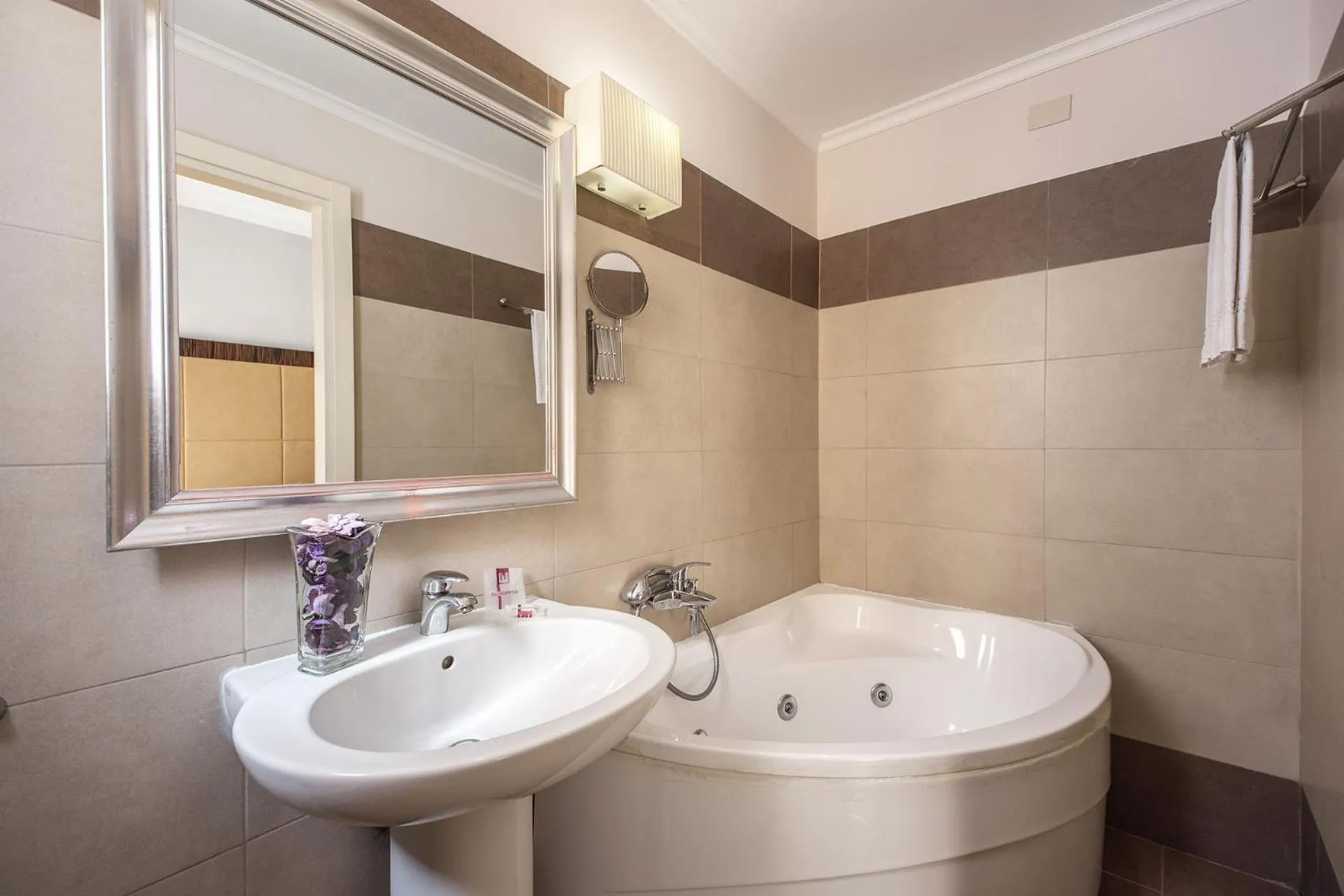 Bathroom in 939 Hotel