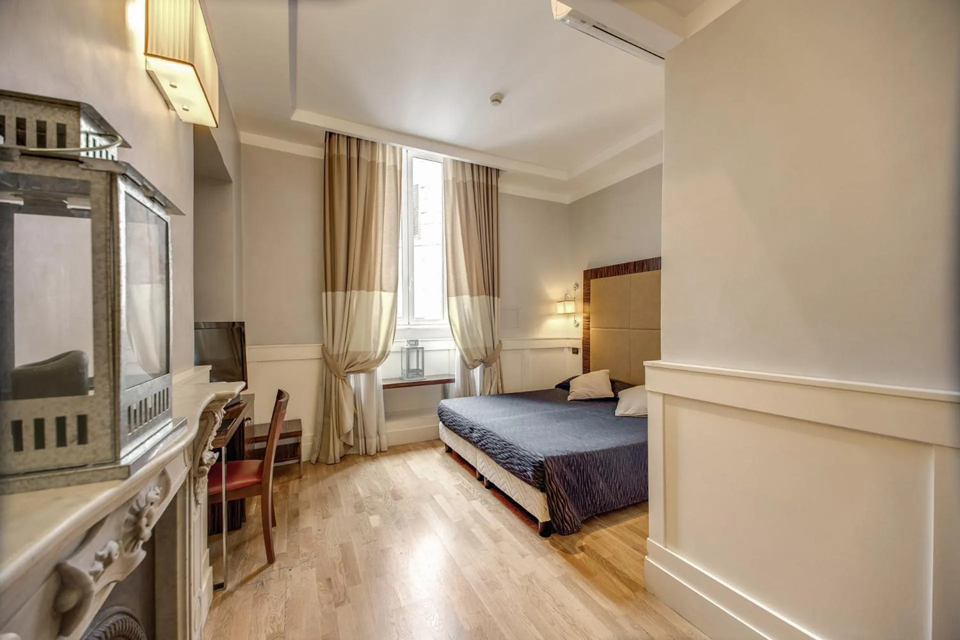 Photo of the whole room, Bed in 939 Hotel