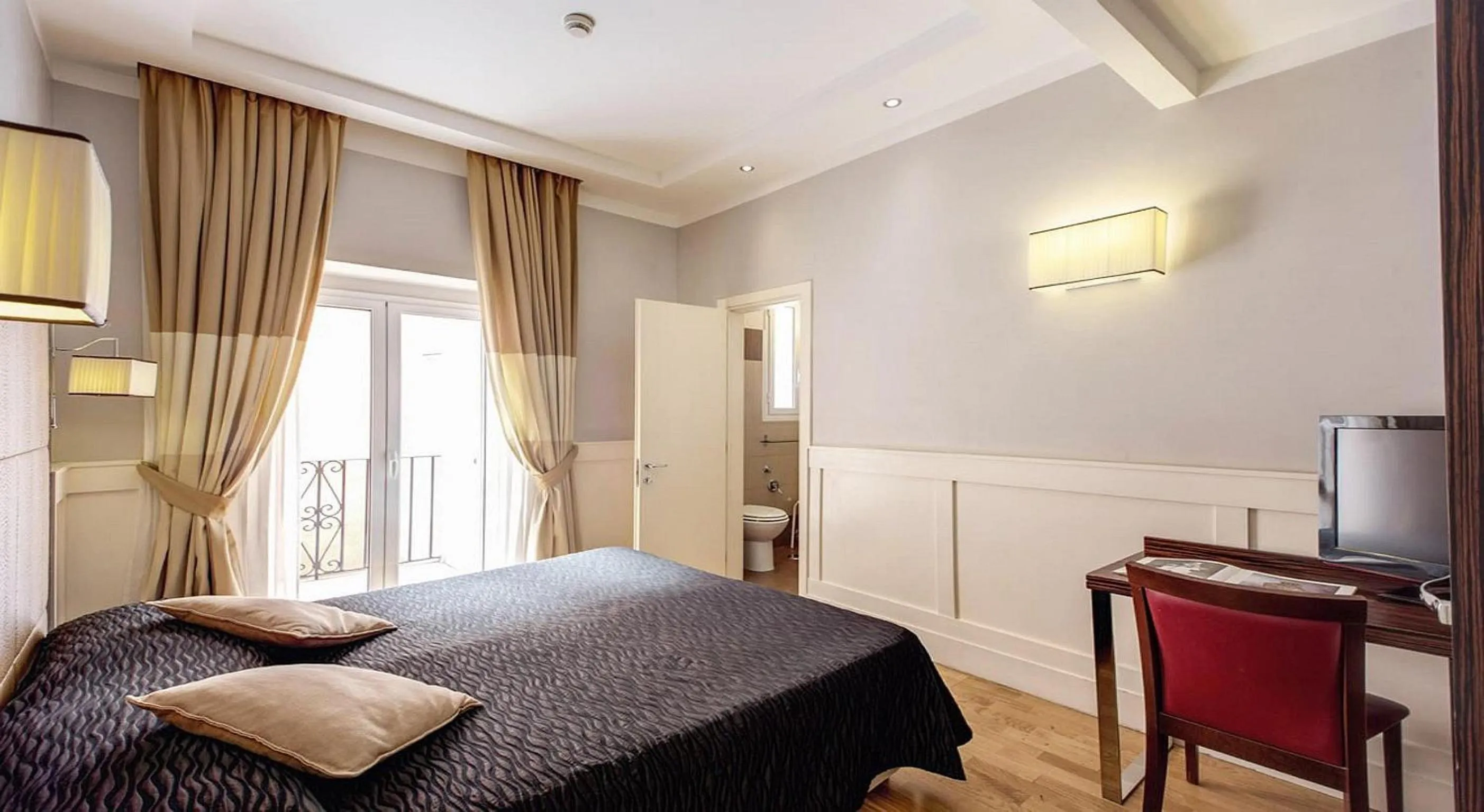 Photo of the whole room, Bed in 939 Hotel