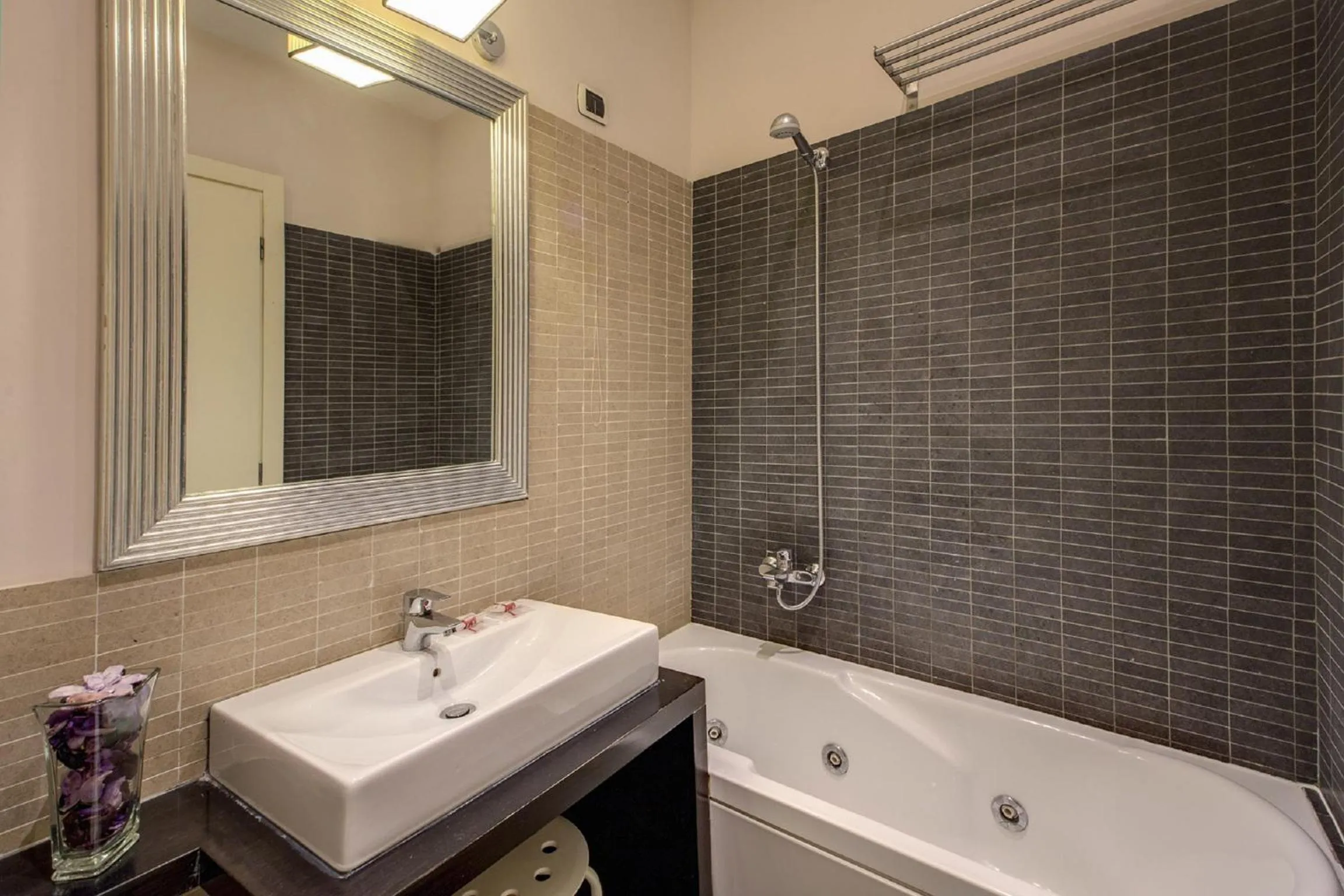 Bathroom in 939 Hotel