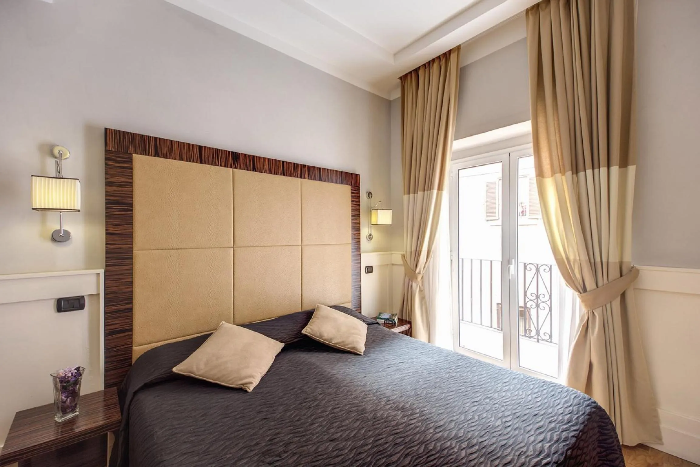 Photo of the whole room, Bed in 939 Hotel