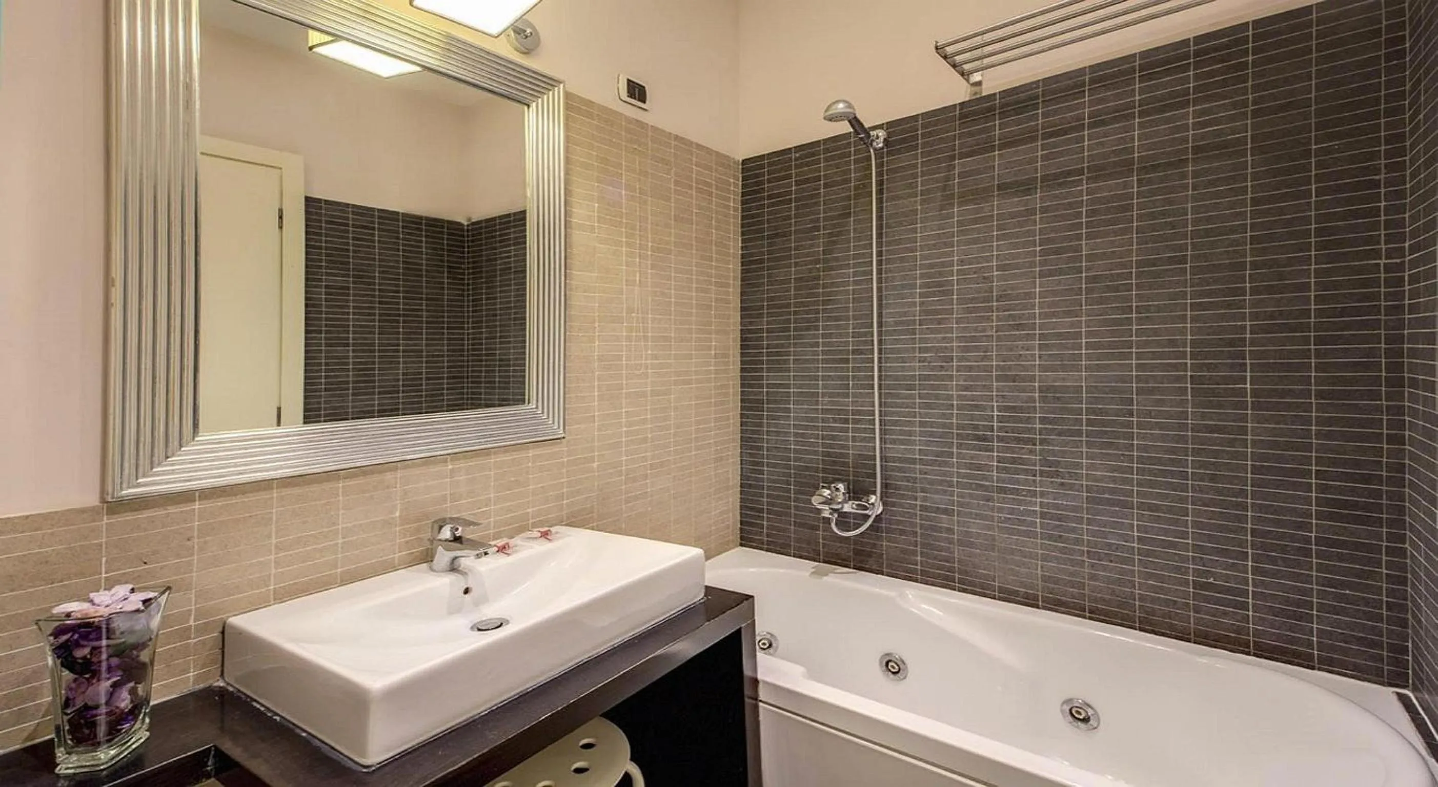 Bathroom in 939 Hotel