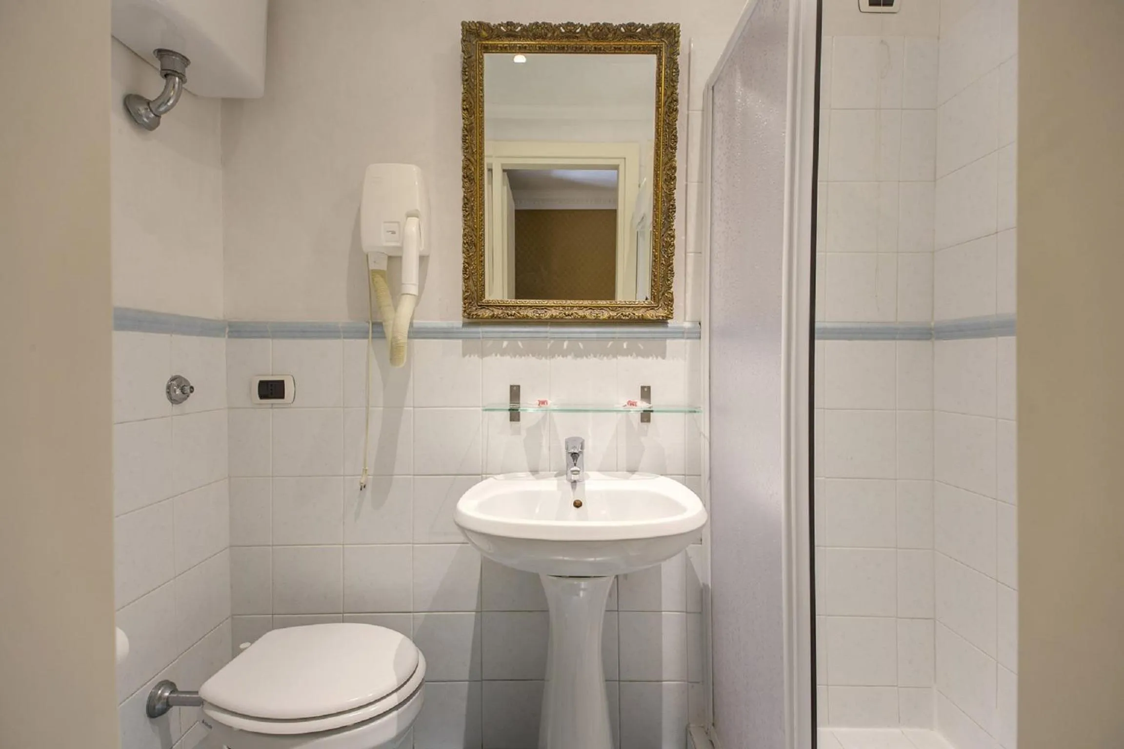 Bathroom in 939 Hotel