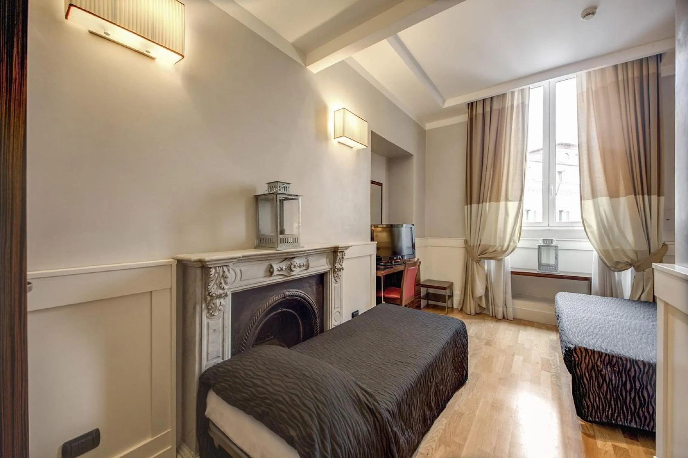 Photo of the whole room, Bed in 939 Hotel