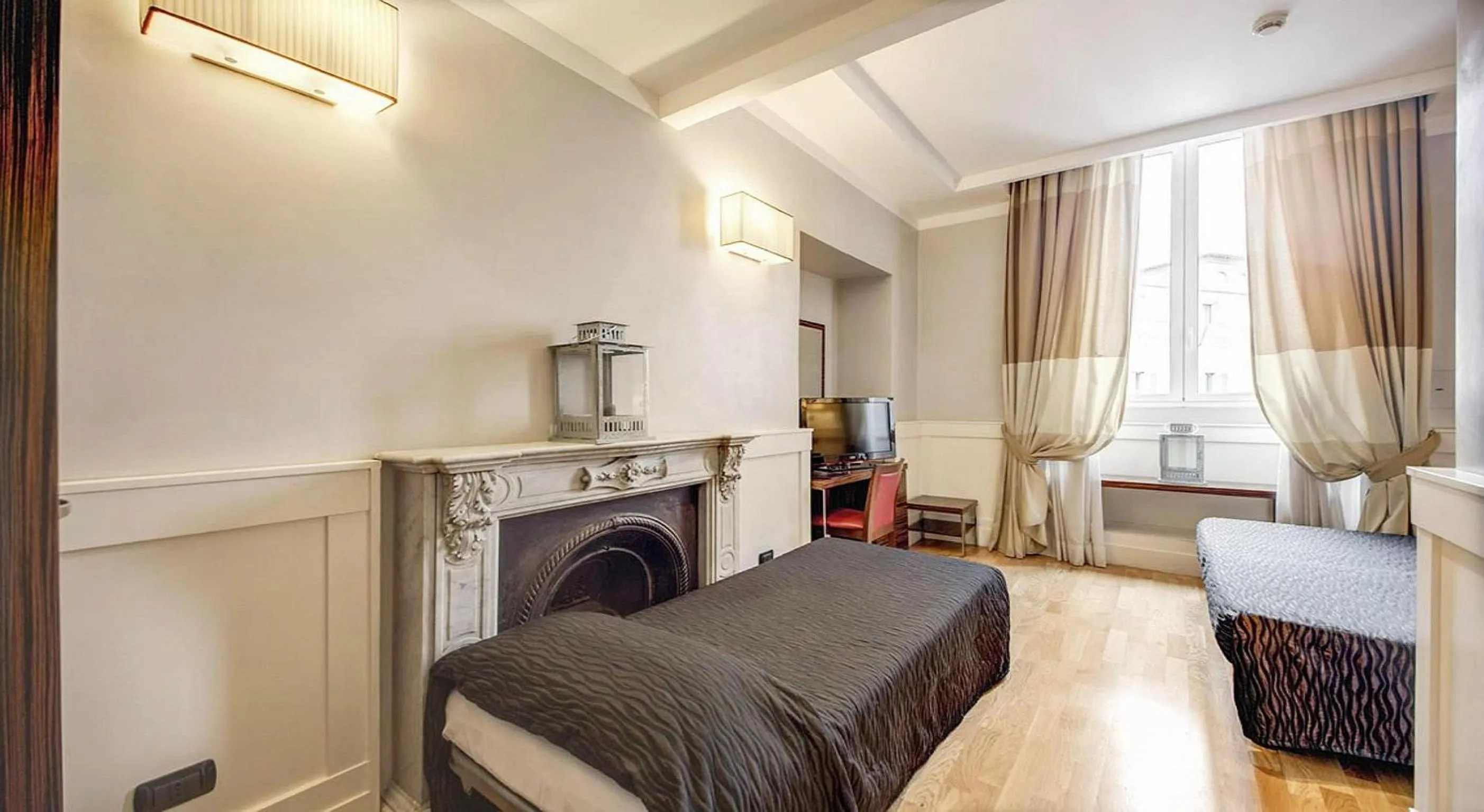 Photo of the whole room, Bed in 939 Hotel