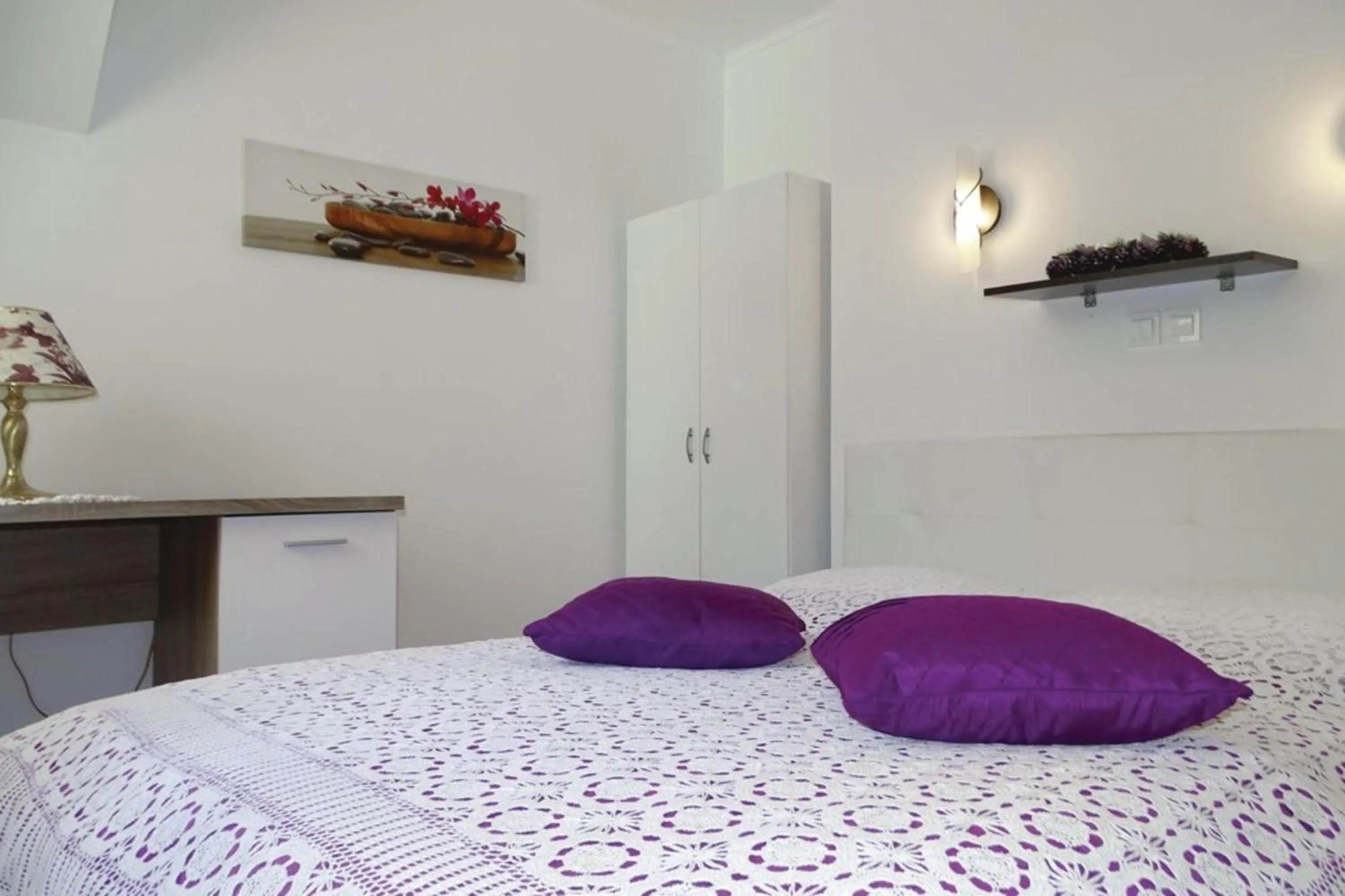 Bedroom, Bed in Villa Cujez With Sauna And Pool - Happy Rentals