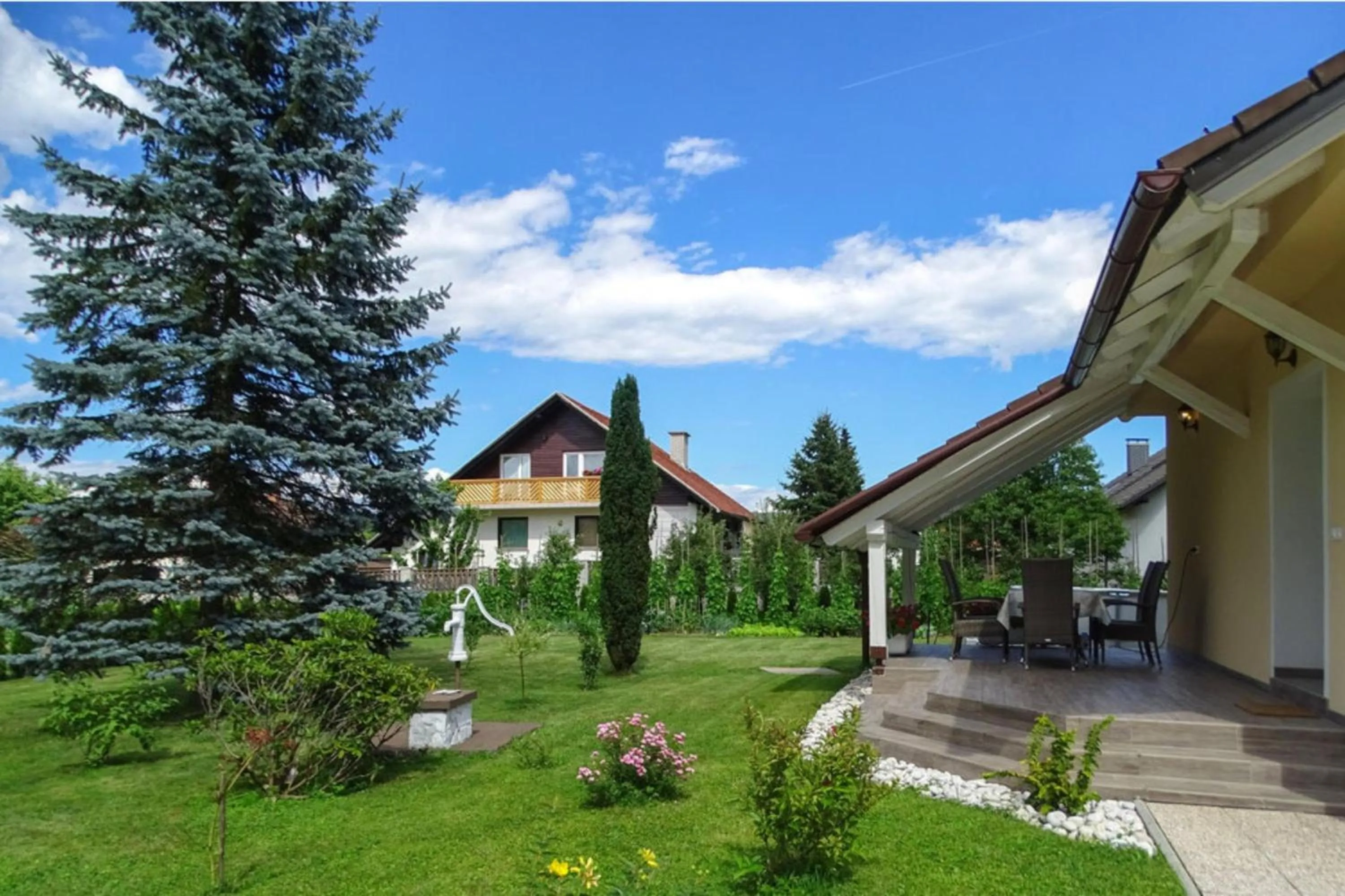 Garden in Villa Cujez With Sauna And Pool - Happy Rentals