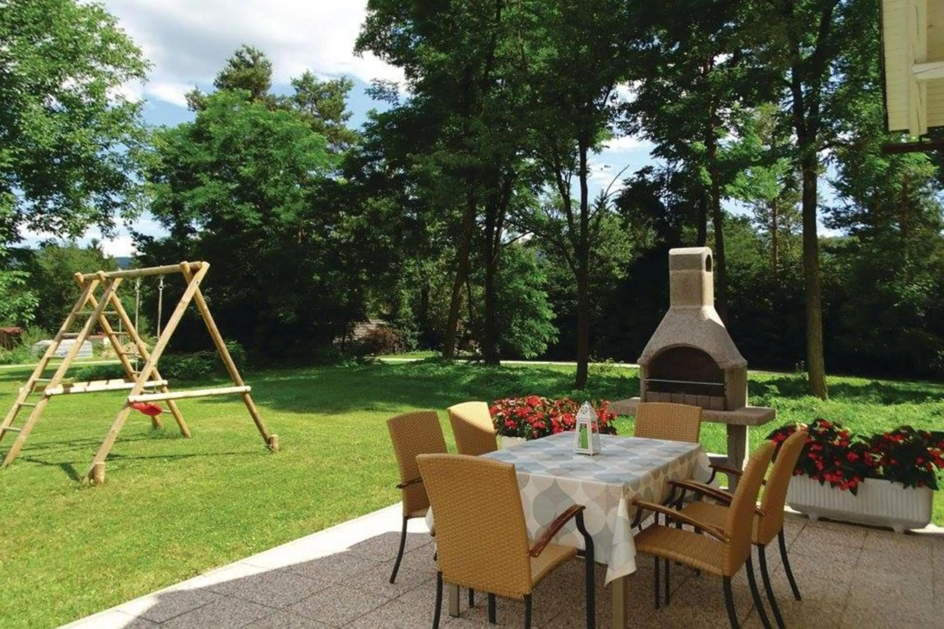 BBQ facilities in Villa Cujez With Sauna And Pool - Happy Rentals