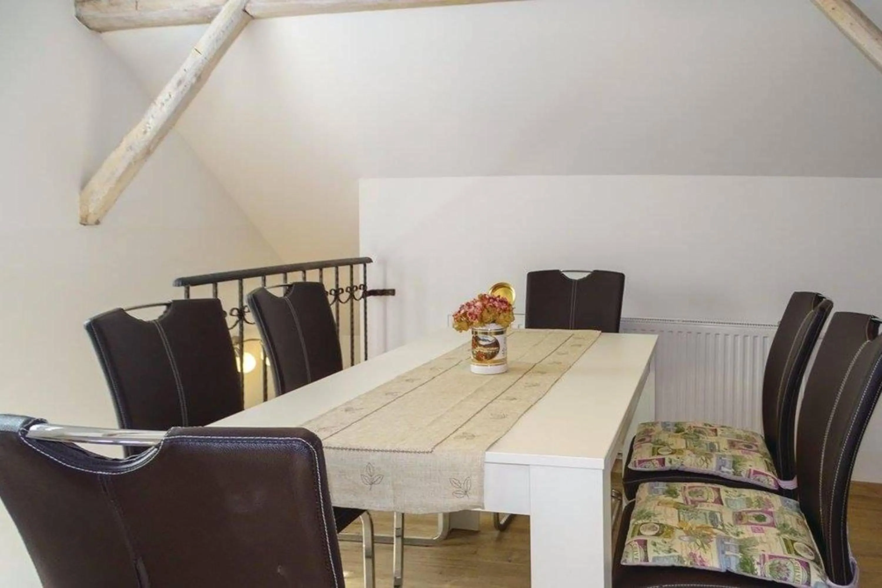 Dining area in Villa Cujez With Sauna And Pool - Happy Rentals