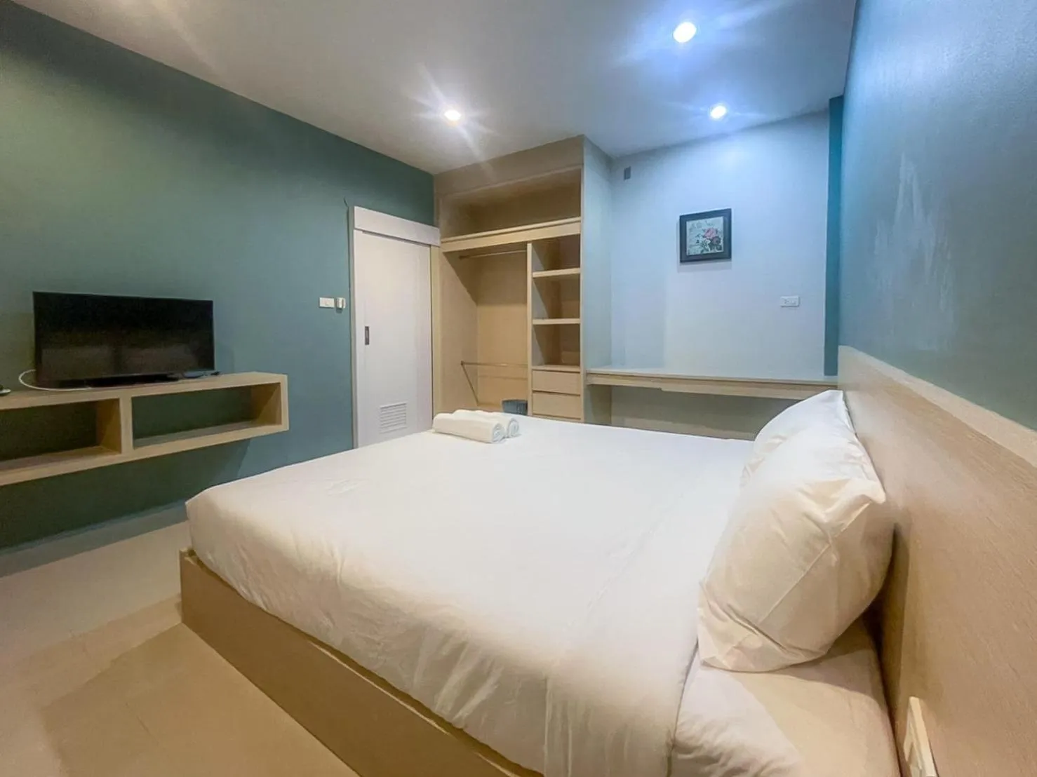 Bedroom, Bed in Hop On Phuket