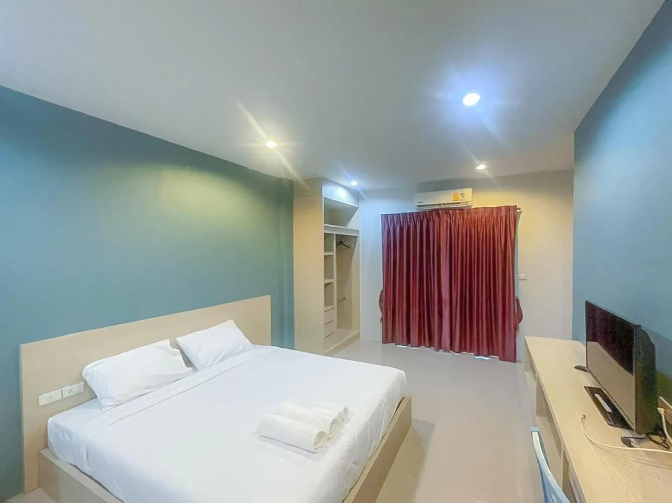 Bedroom, Bed in Hop On Phuket