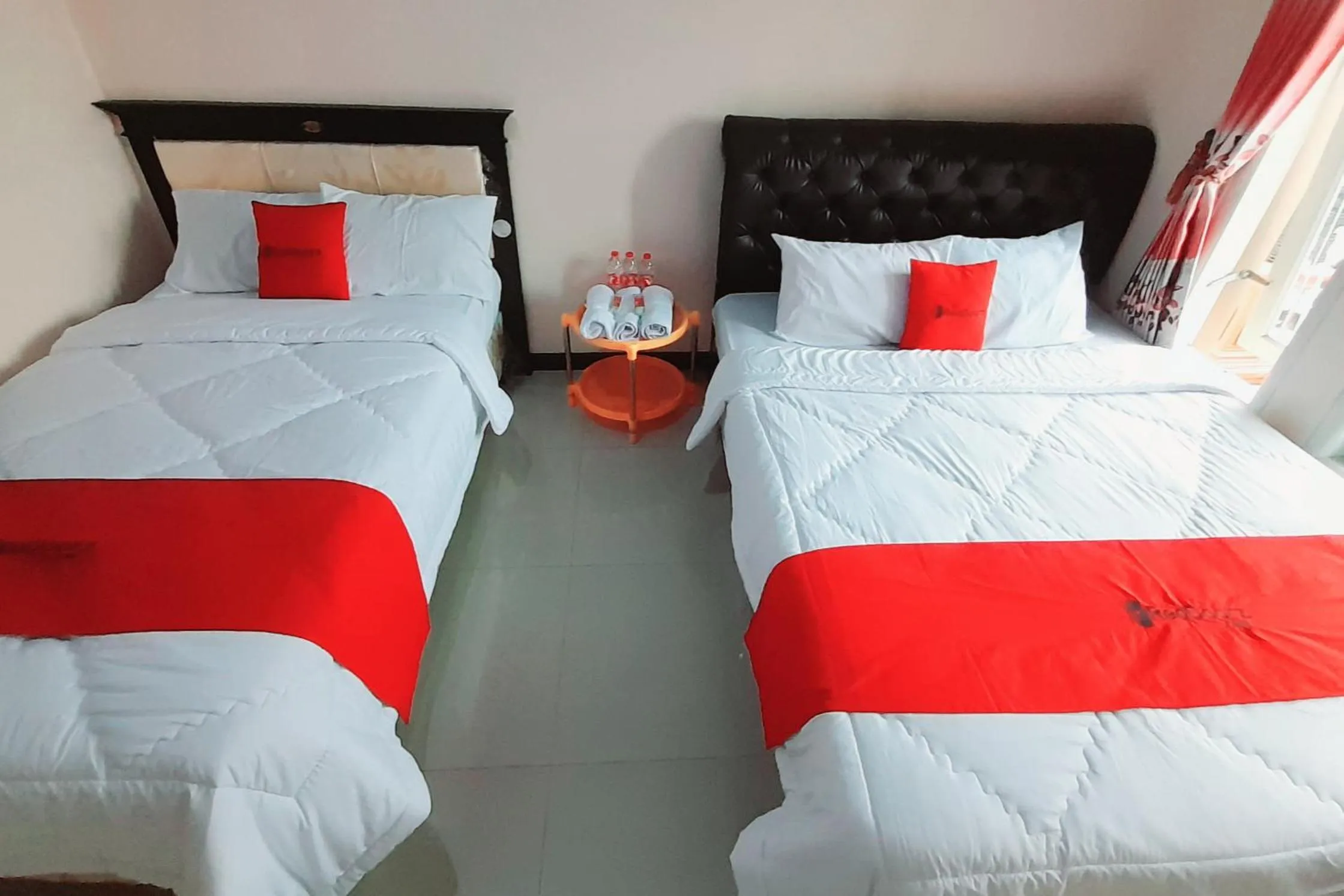 Bedroom, Bed in RedDoorz Syariah near Komplek Candi Arjuna Dieng 2
