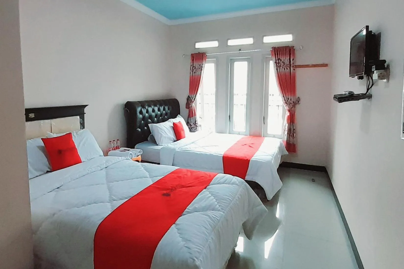 Bedroom, Bed in RedDoorz Syariah near Komplek Candi Arjuna Dieng 2