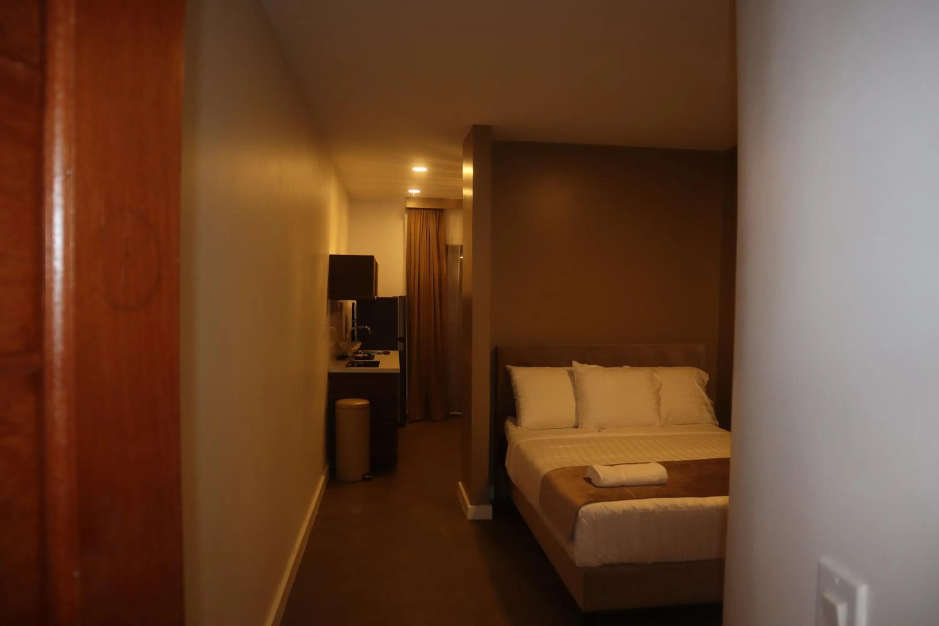 Bed in Empire Apartments SU 2 Marthastraat