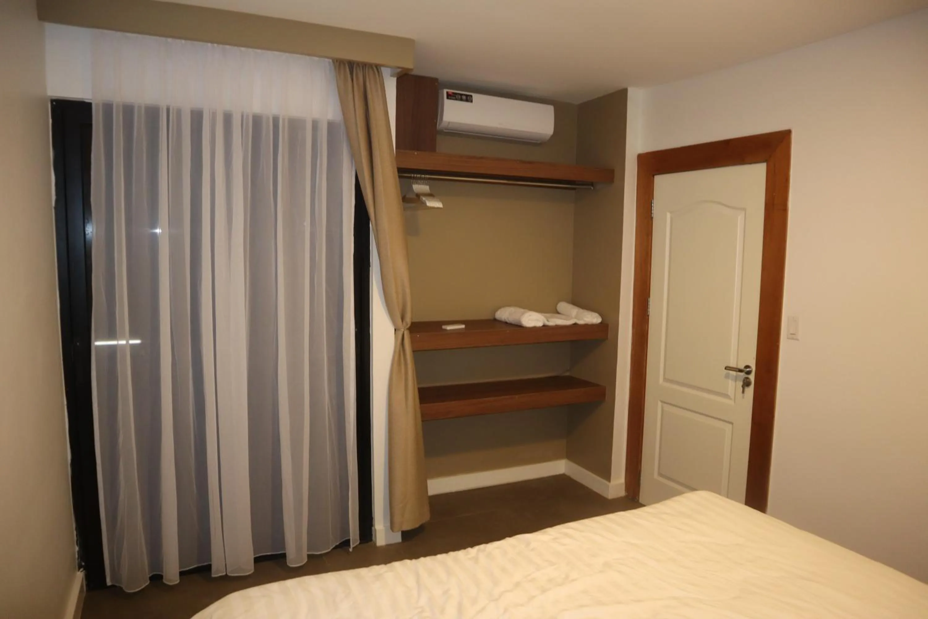 Bed in Empire Apartments SU 2 Marthastraat