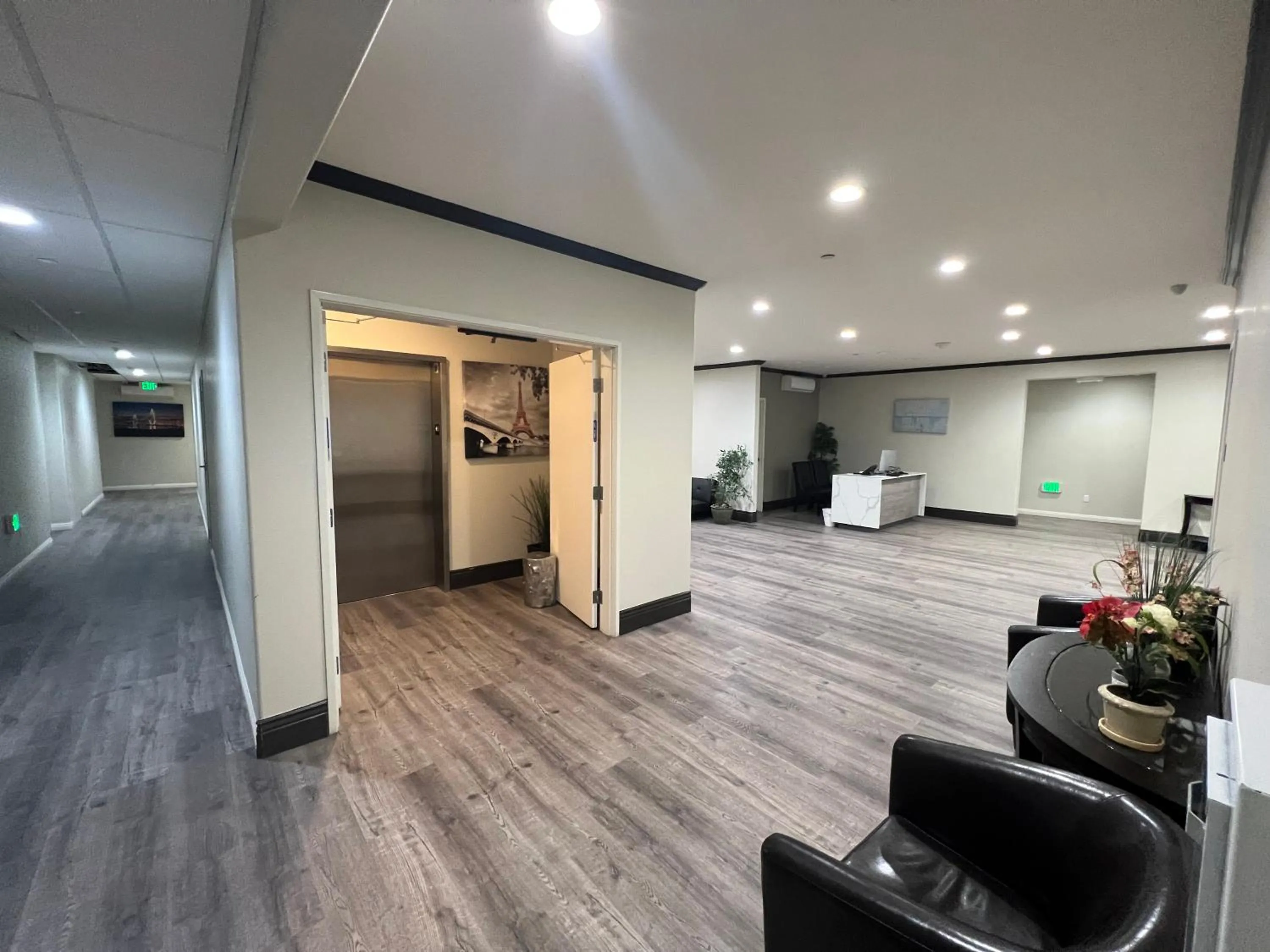 Lobby or reception in ASPIRE INN & SUITES Orange