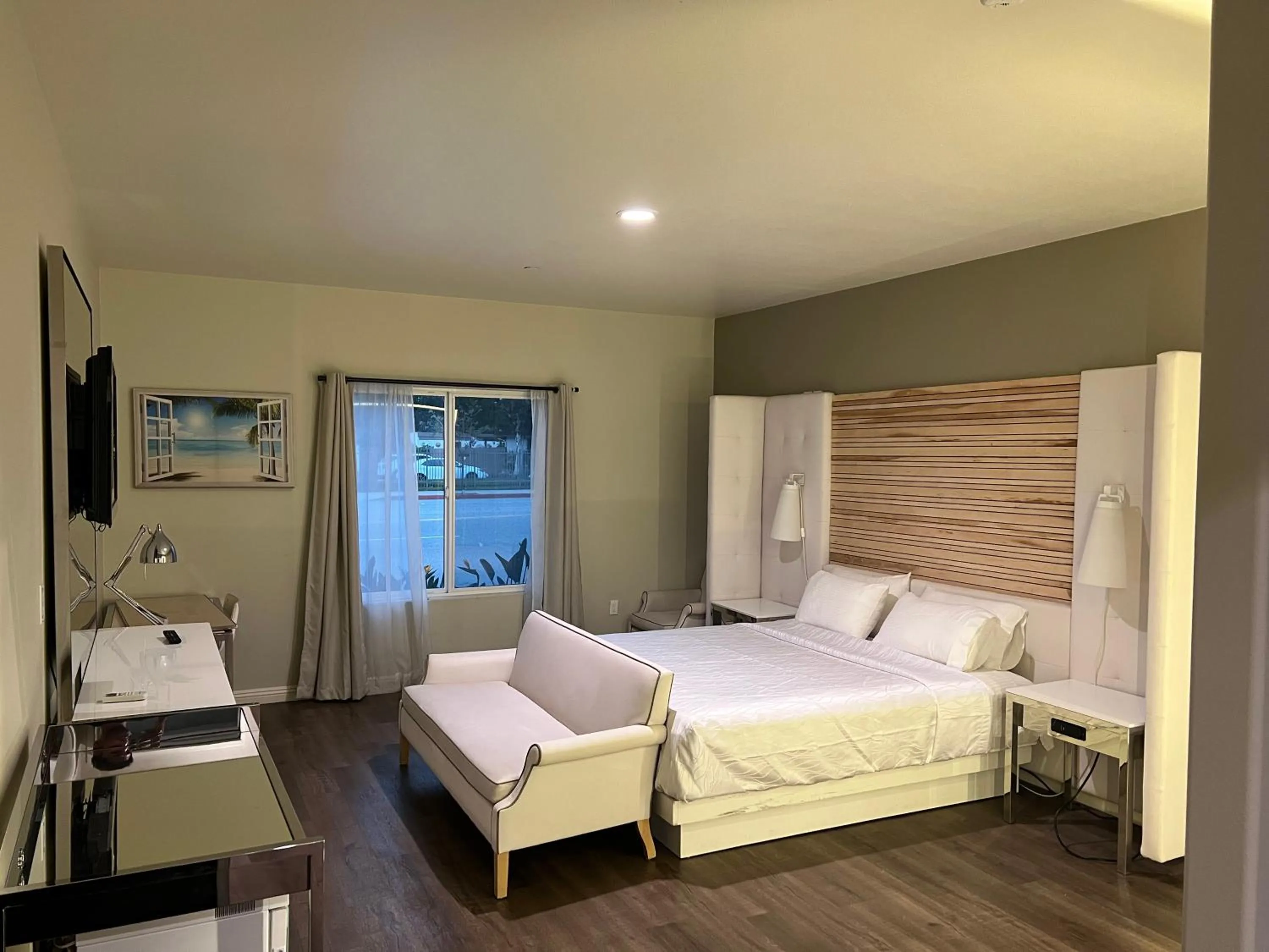 Photo of the whole room, Bed in ASPIRE INN & SUITES Orange