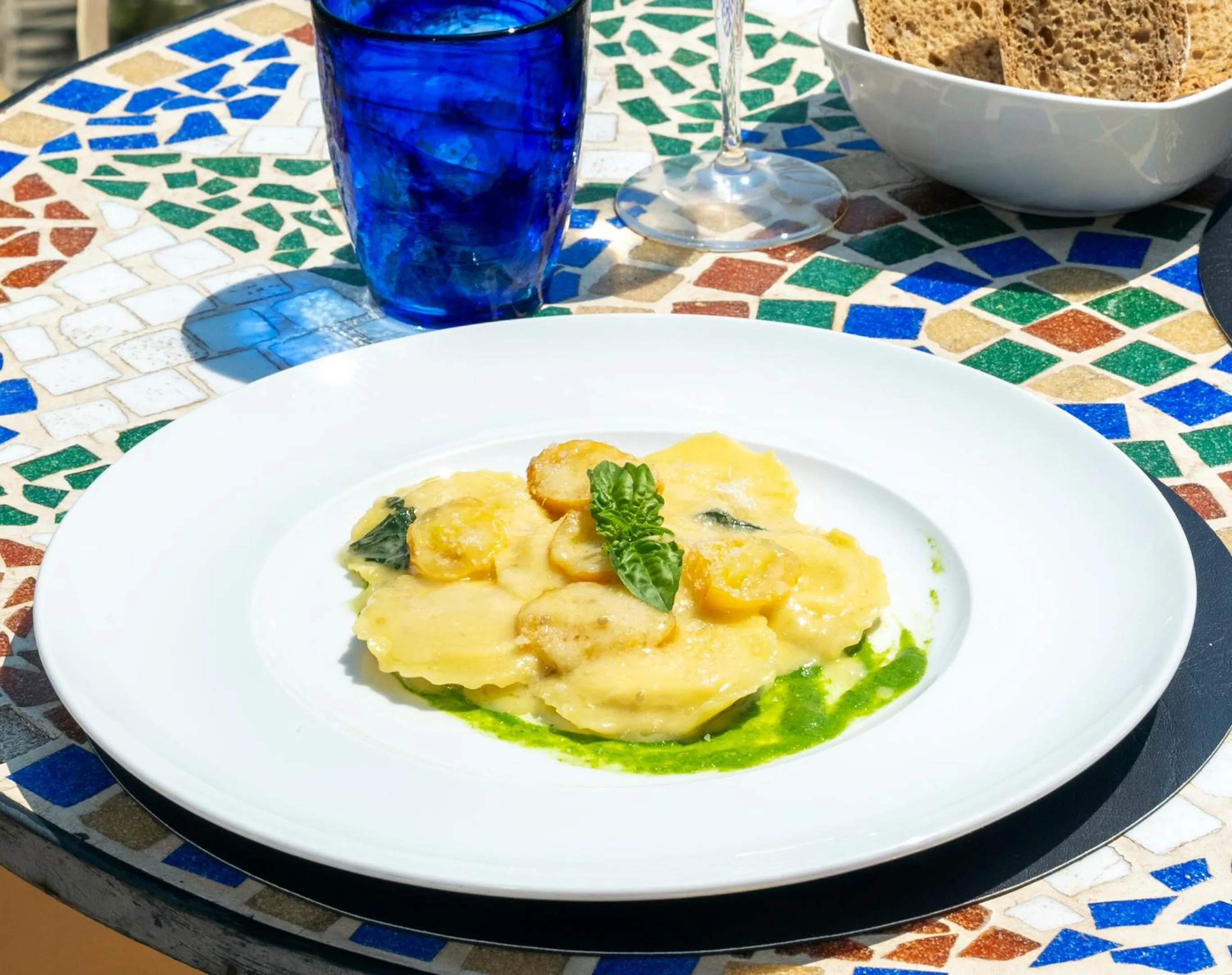 Restaurant/places to eat in Hotel Posa Posa