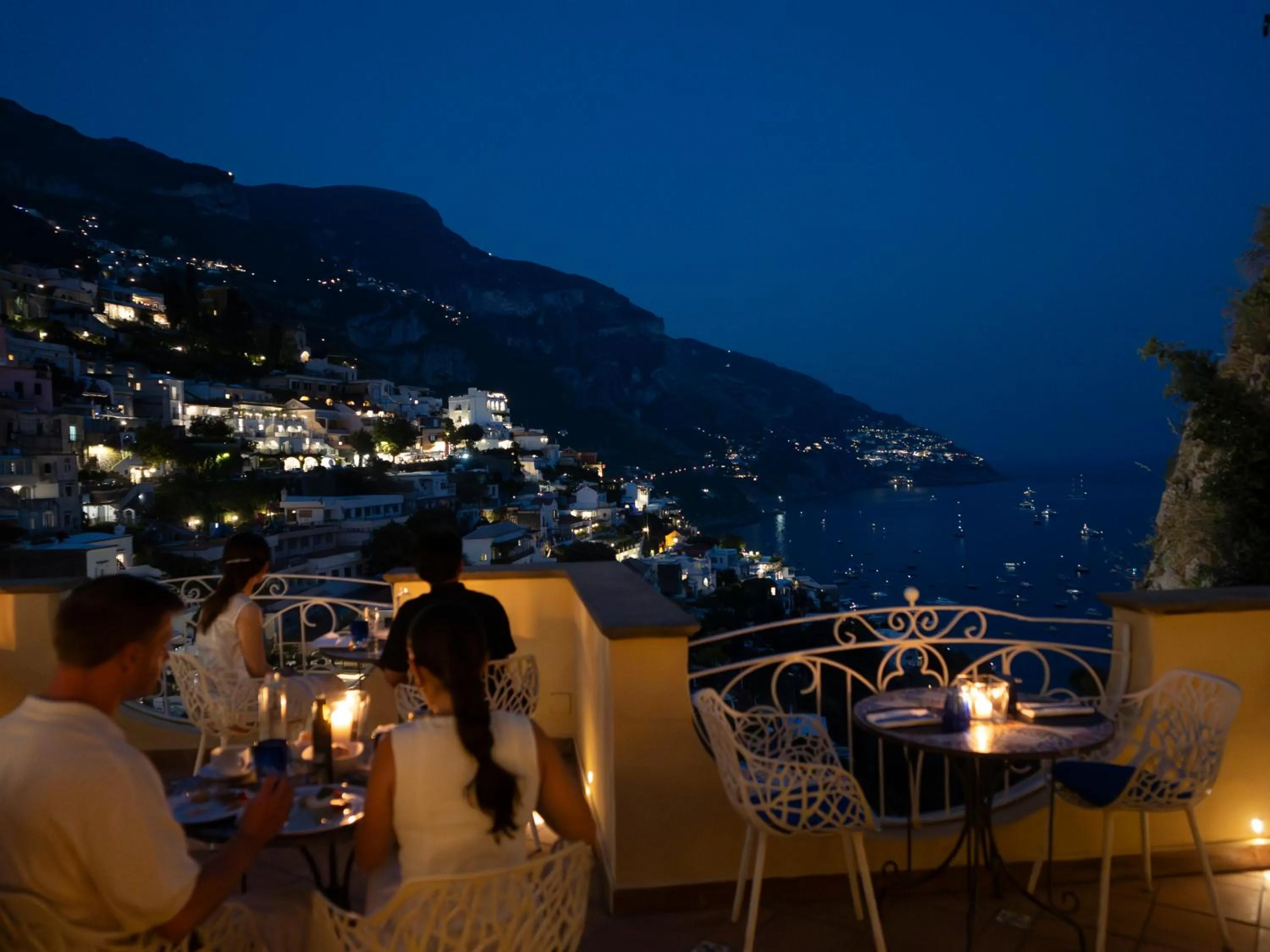 Restaurant/places to eat in Hotel Posa Posa