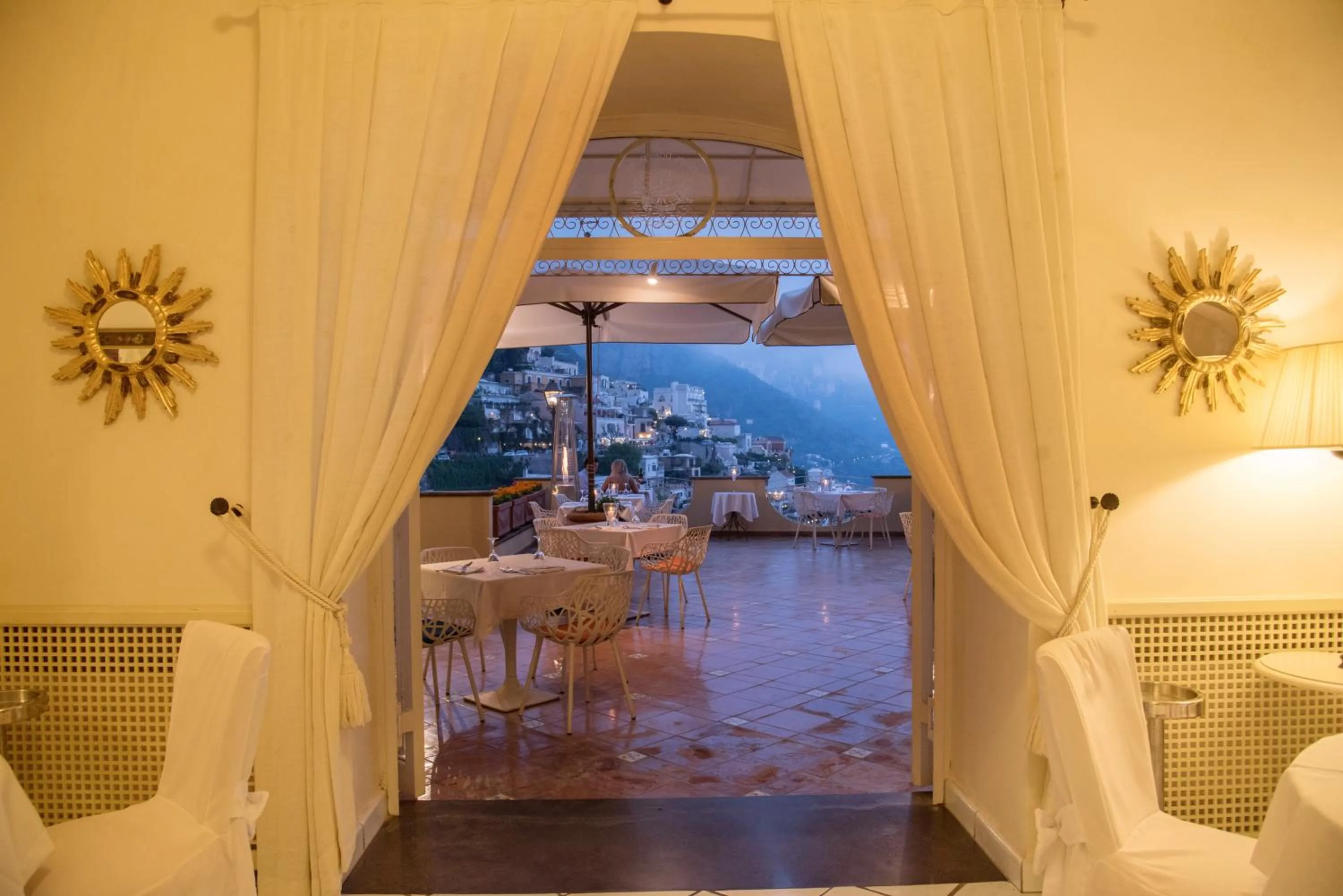 Restaurant/places to eat in Hotel Posa Posa