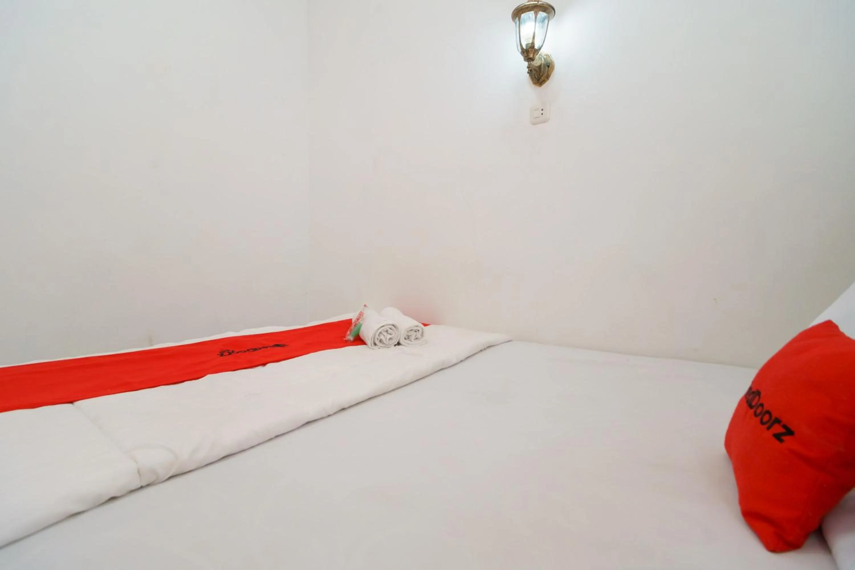 Bedroom, Bed in RedDoorz @ Jalan Sultan Agung Lampung