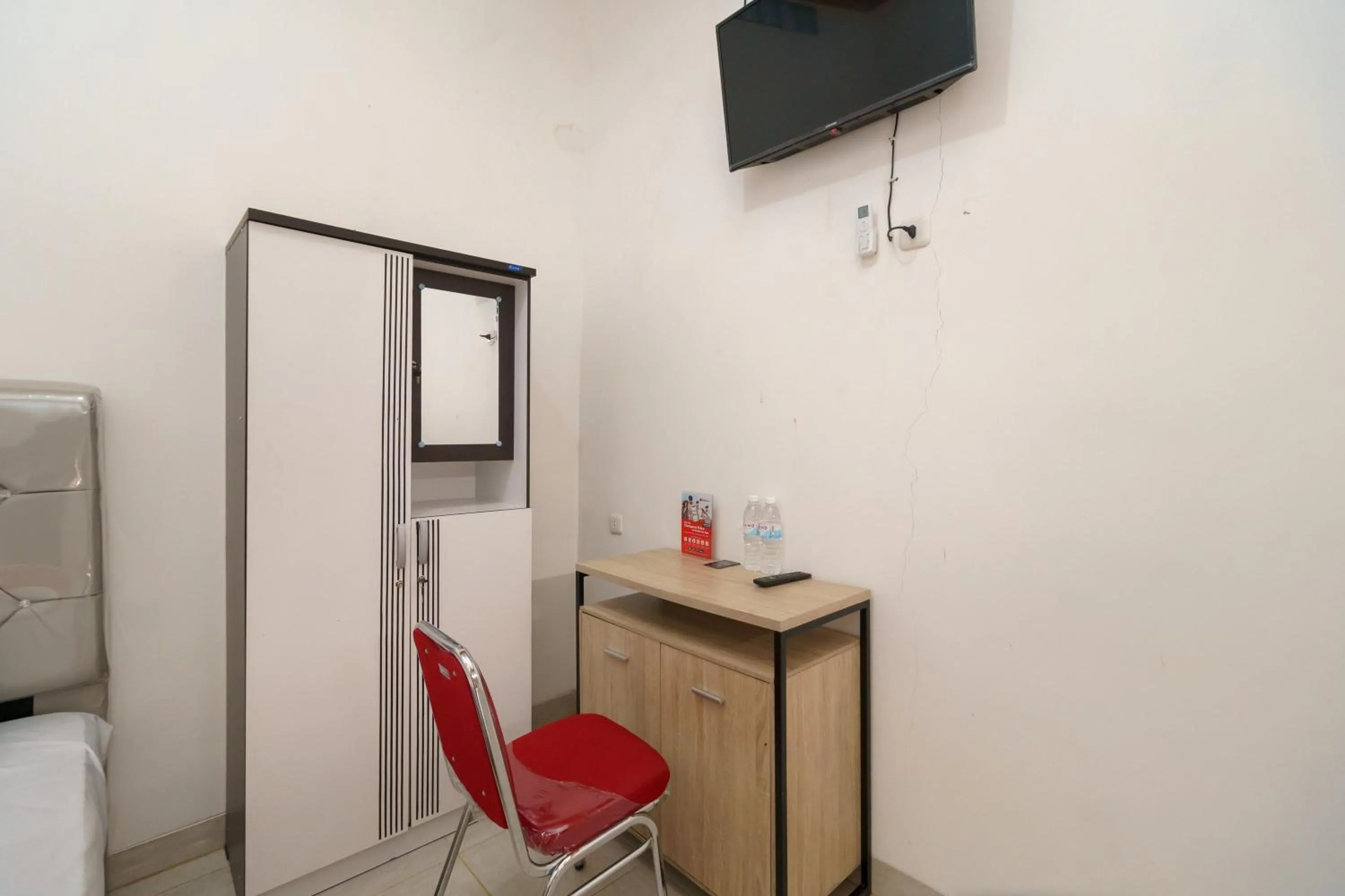 TV and multimedia in RedDoorz @ Jalan Sultan Agung Lampung