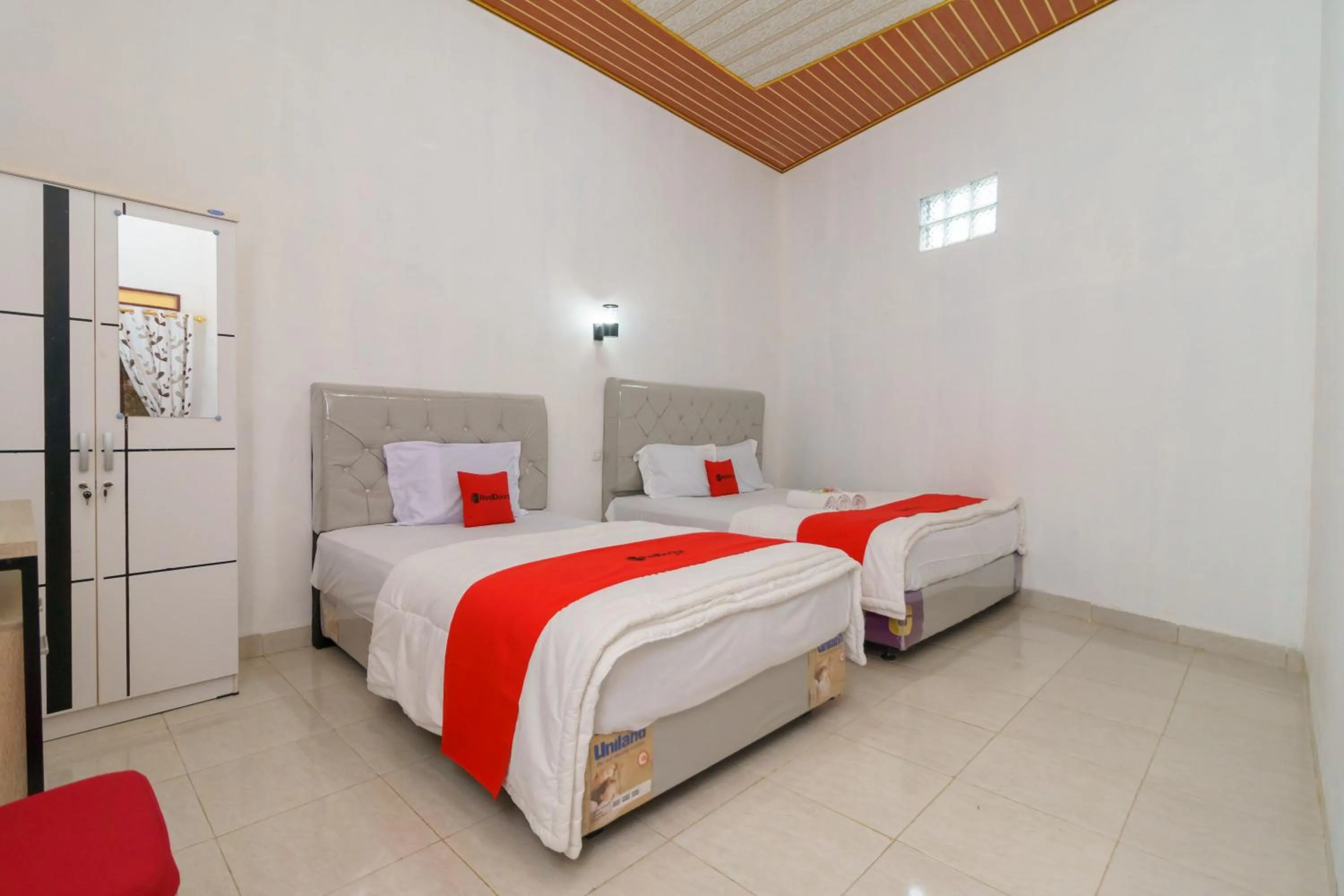 Bedroom, Bed in RedDoorz @ Jalan Sultan Agung Lampung