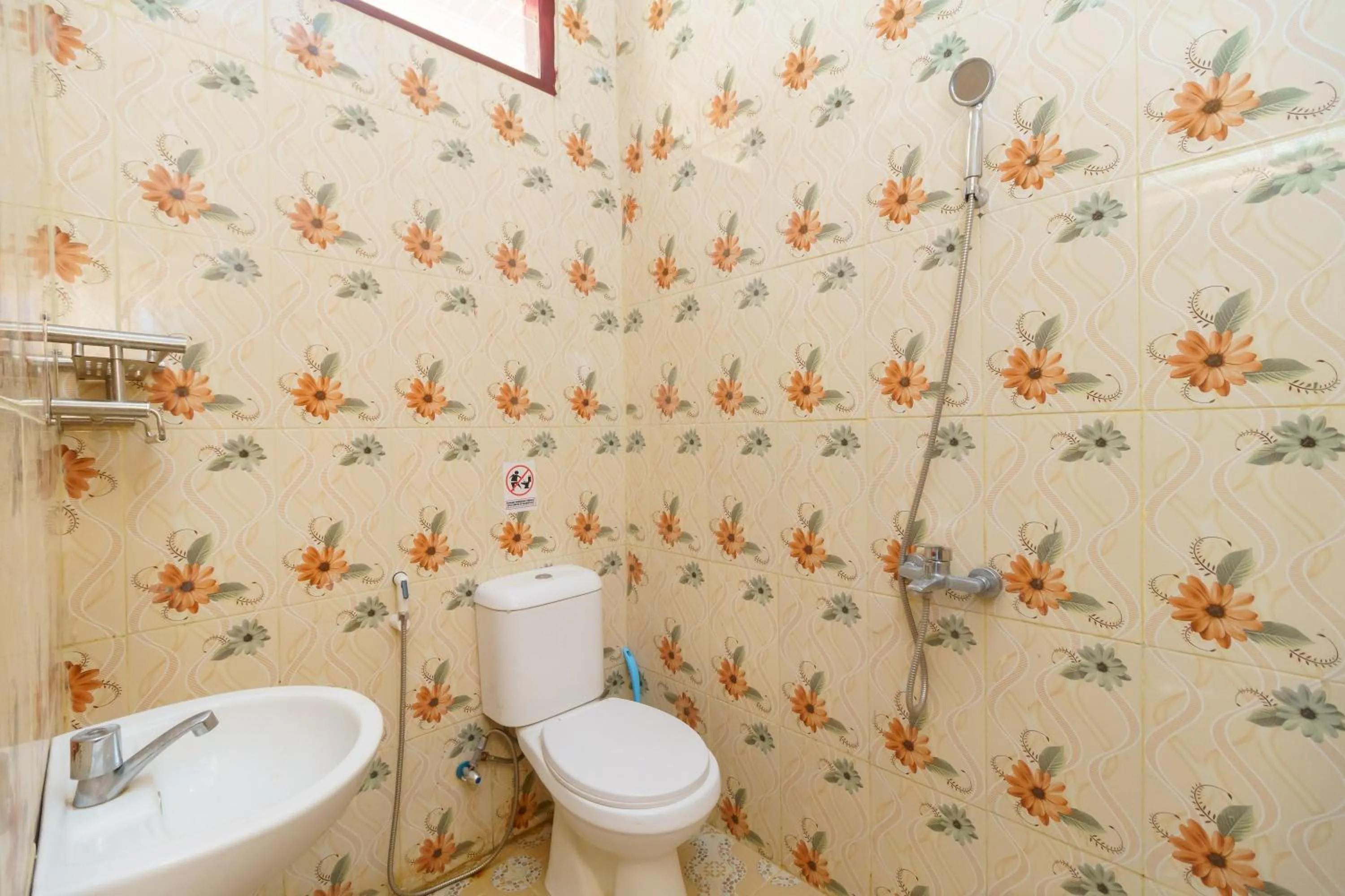 Bathroom in RedDoorz @ Jalan Sultan Agung Lampung