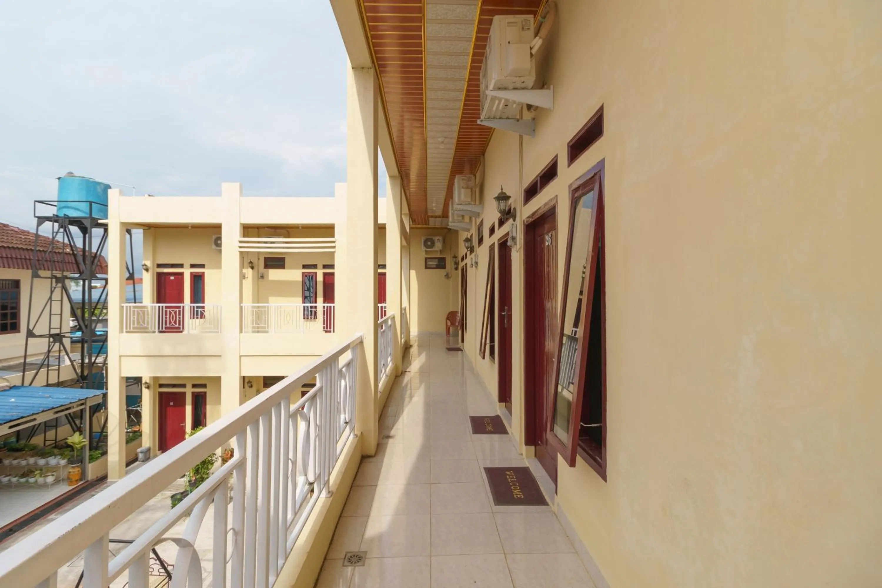 Balcony/Terrace in RedDoorz @ Jalan Sultan Agung Lampung