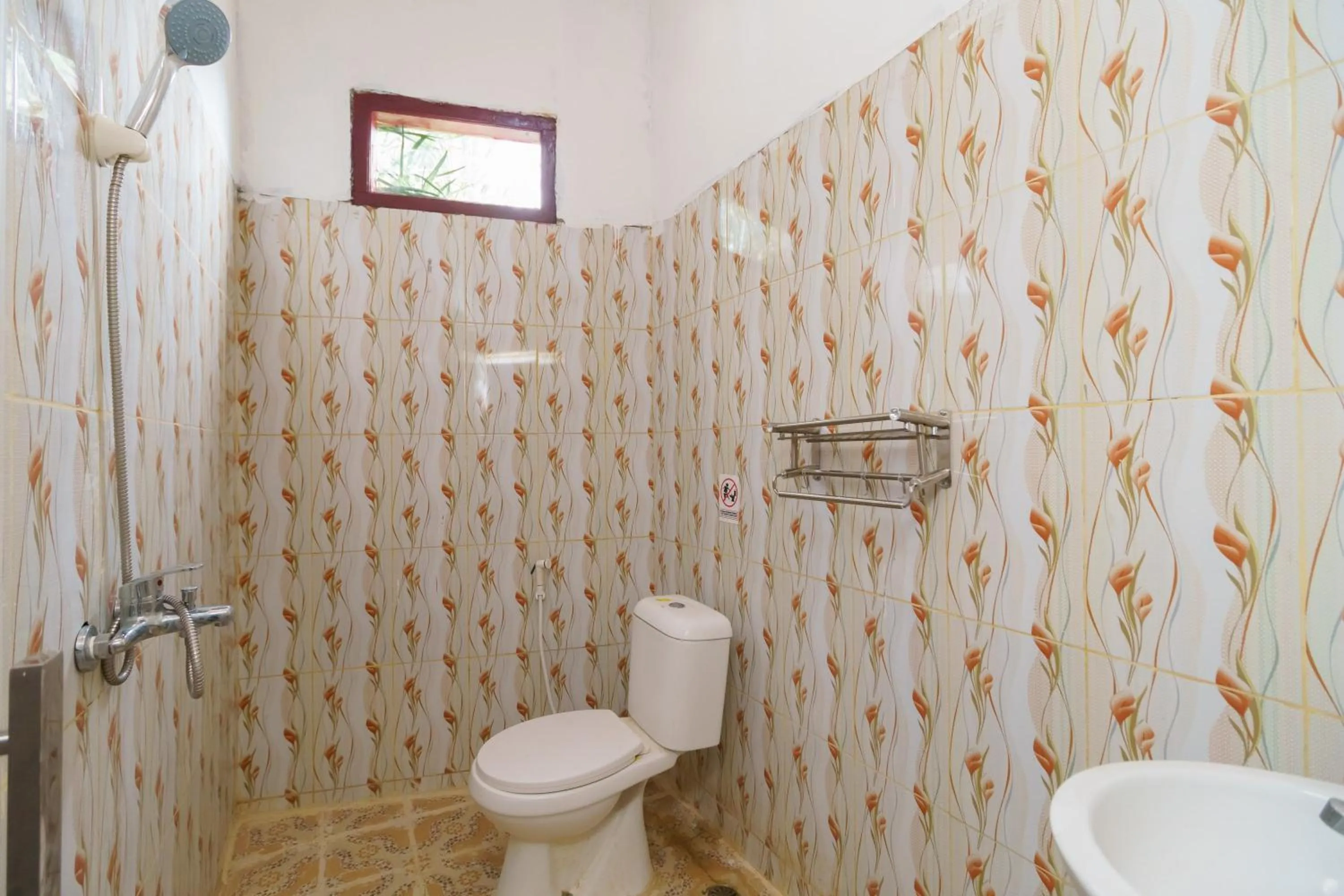 Bathroom in RedDoorz @ Jalan Sultan Agung Lampung