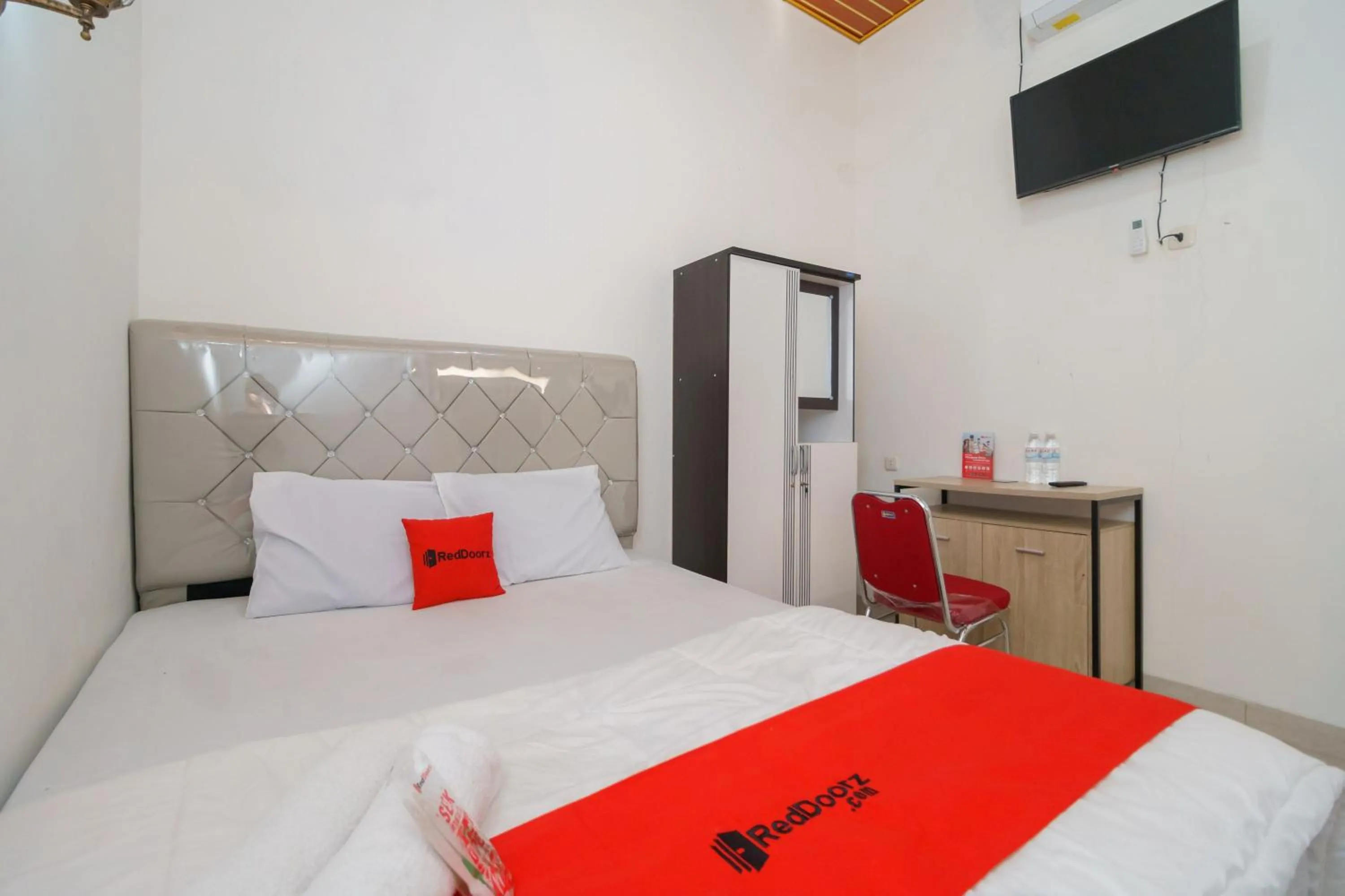 Bedroom, Bed in RedDoorz @ Jalan Sultan Agung Lampung