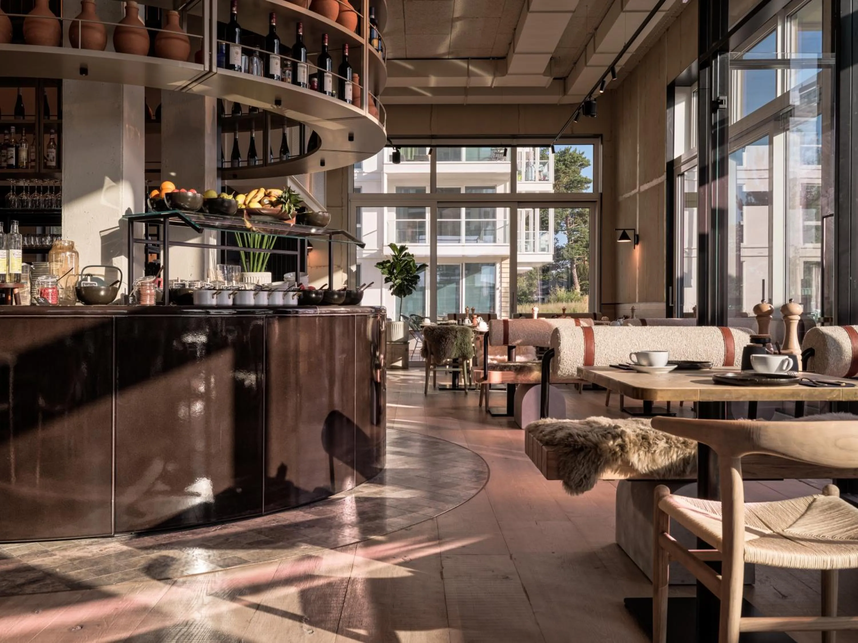 Restaurant/places to eat in the breeze