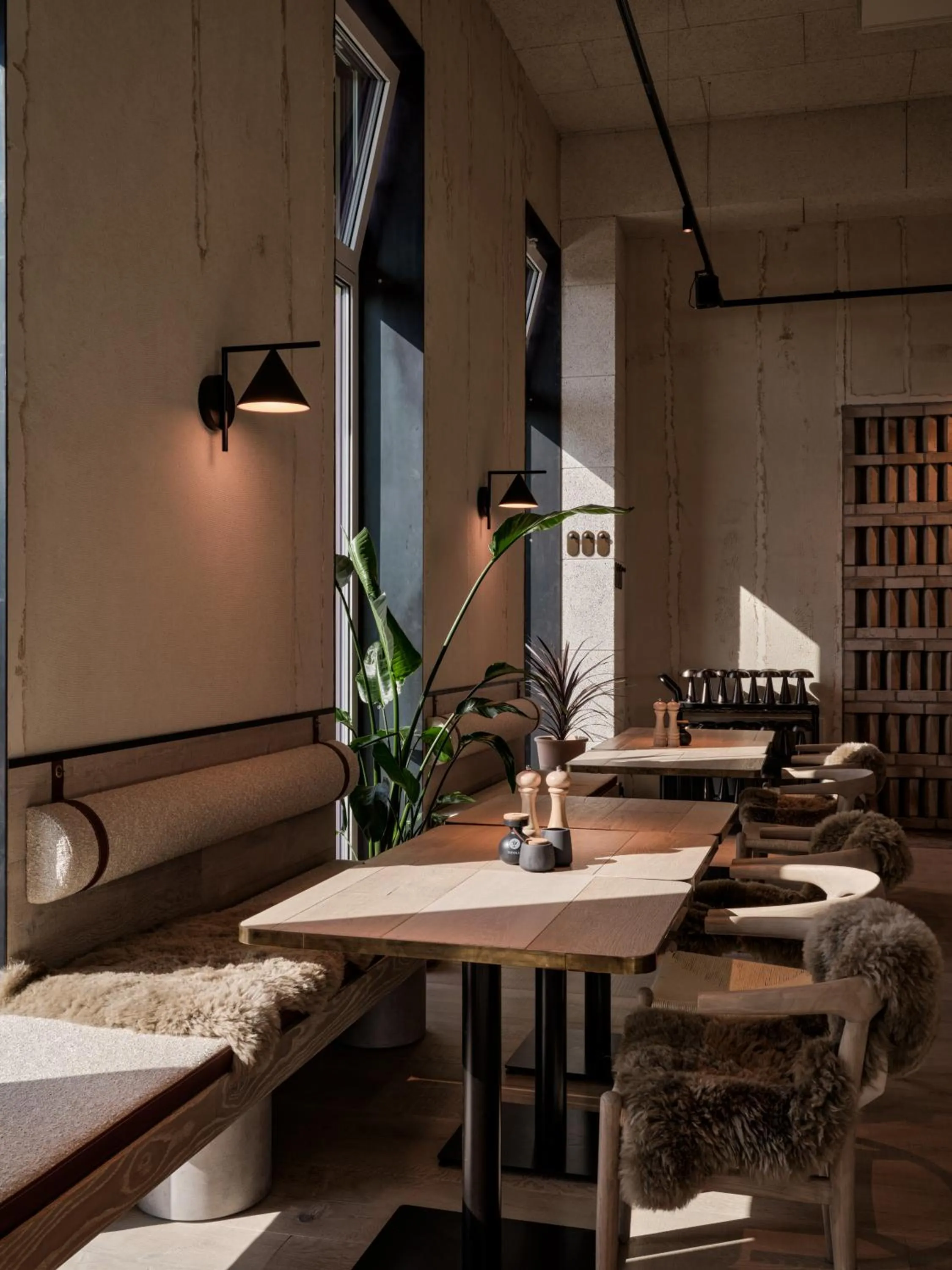 Restaurant/places to eat in the breeze