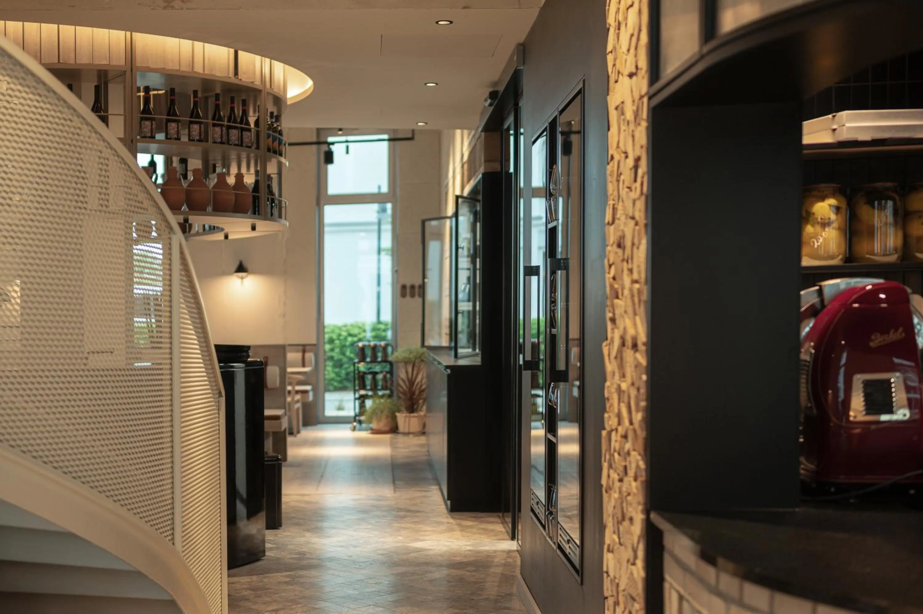 Restaurant/places to eat in the breeze