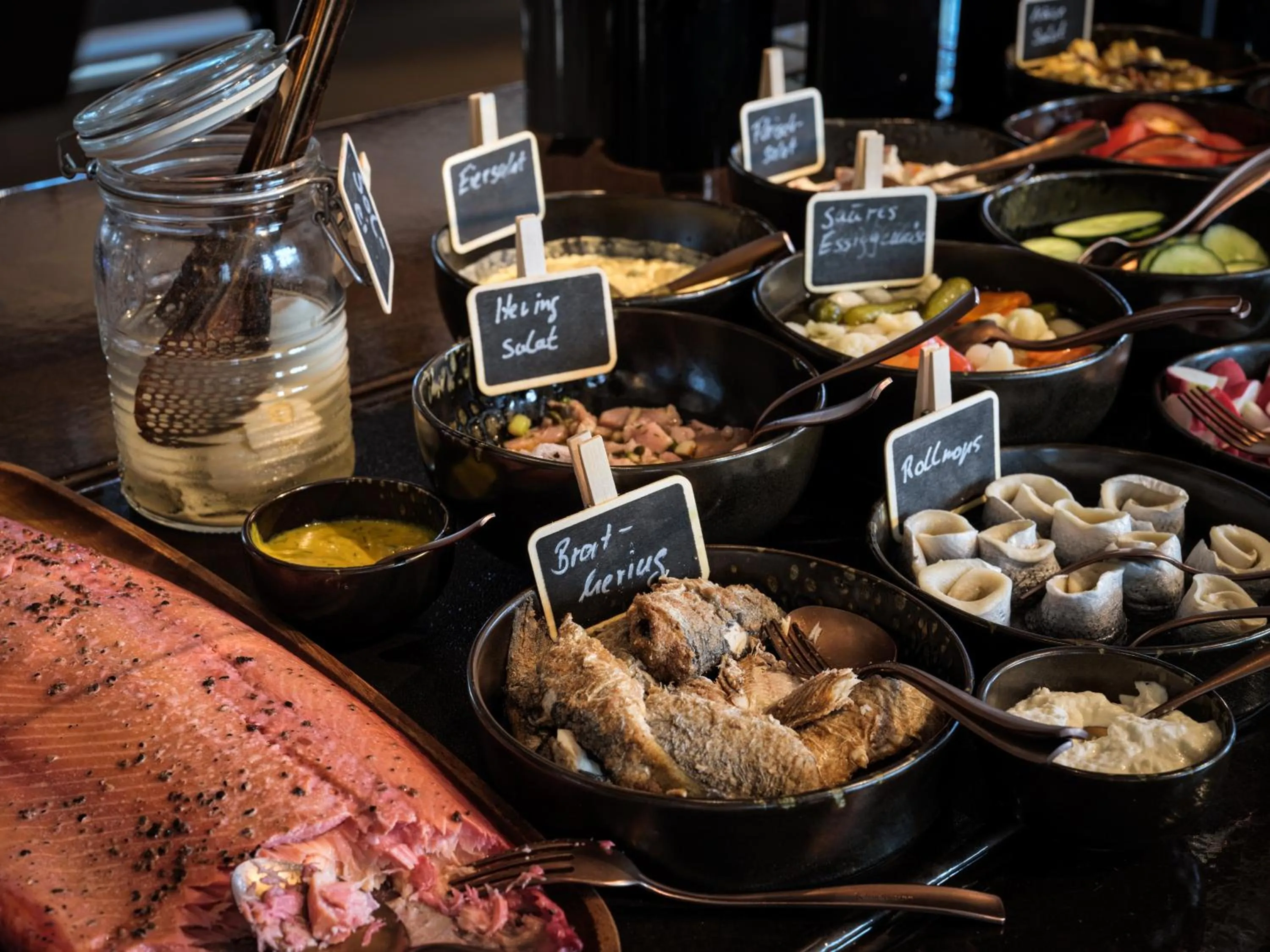 Restaurant/places to eat in the breeze