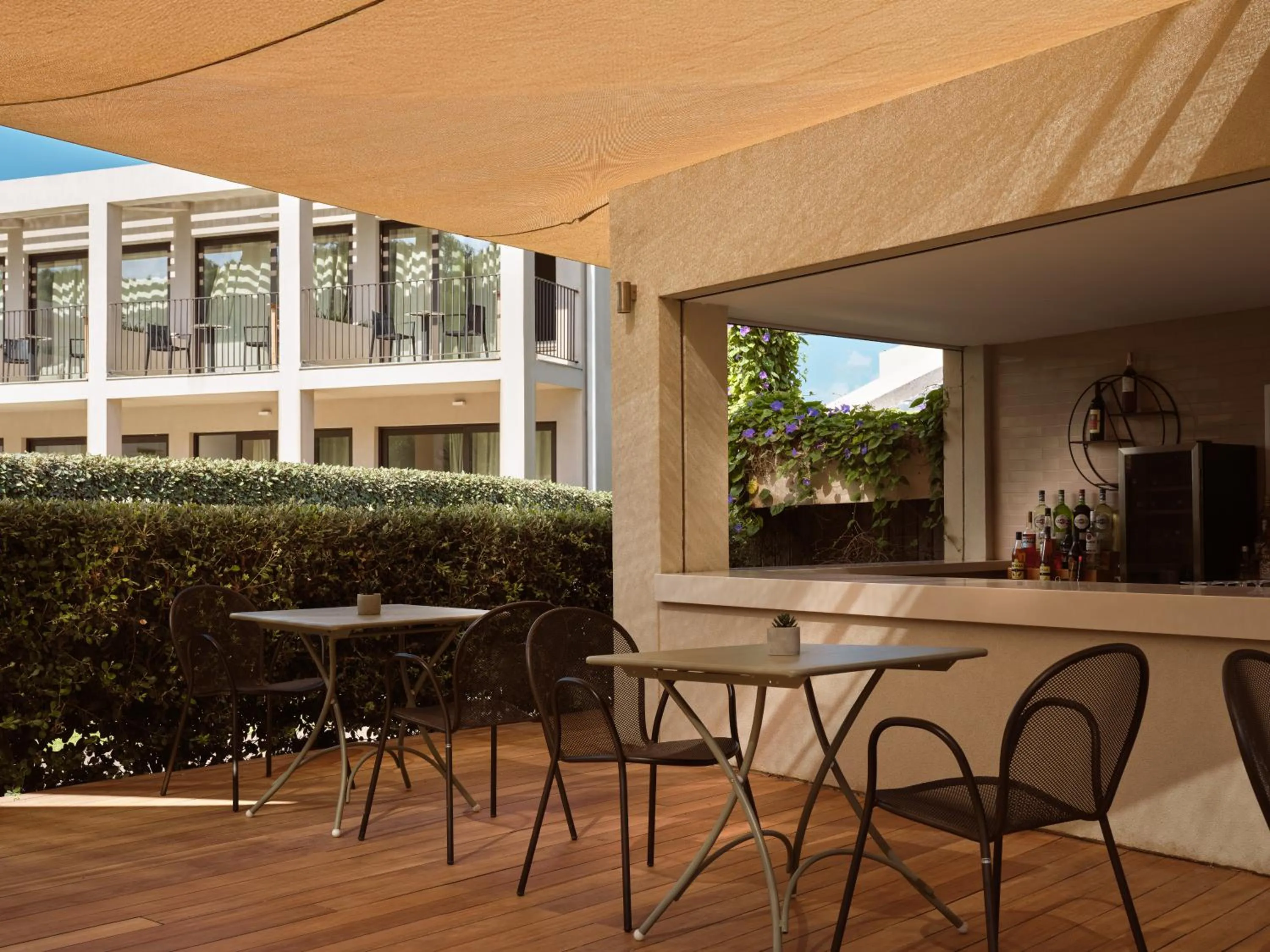 Lounge or bar in New Beach Hotel