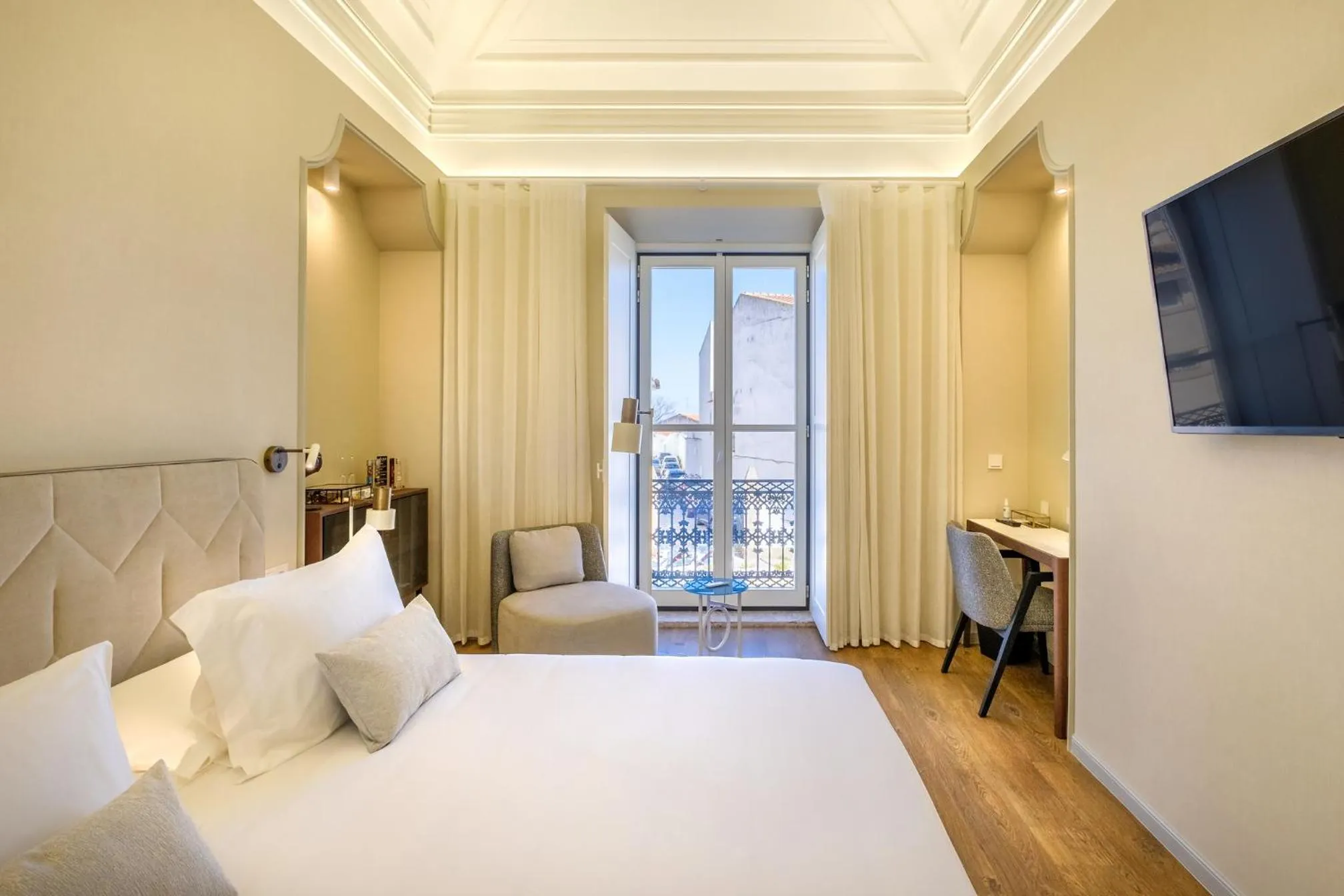 Bedroom, Bed in MouraSuites Hotel