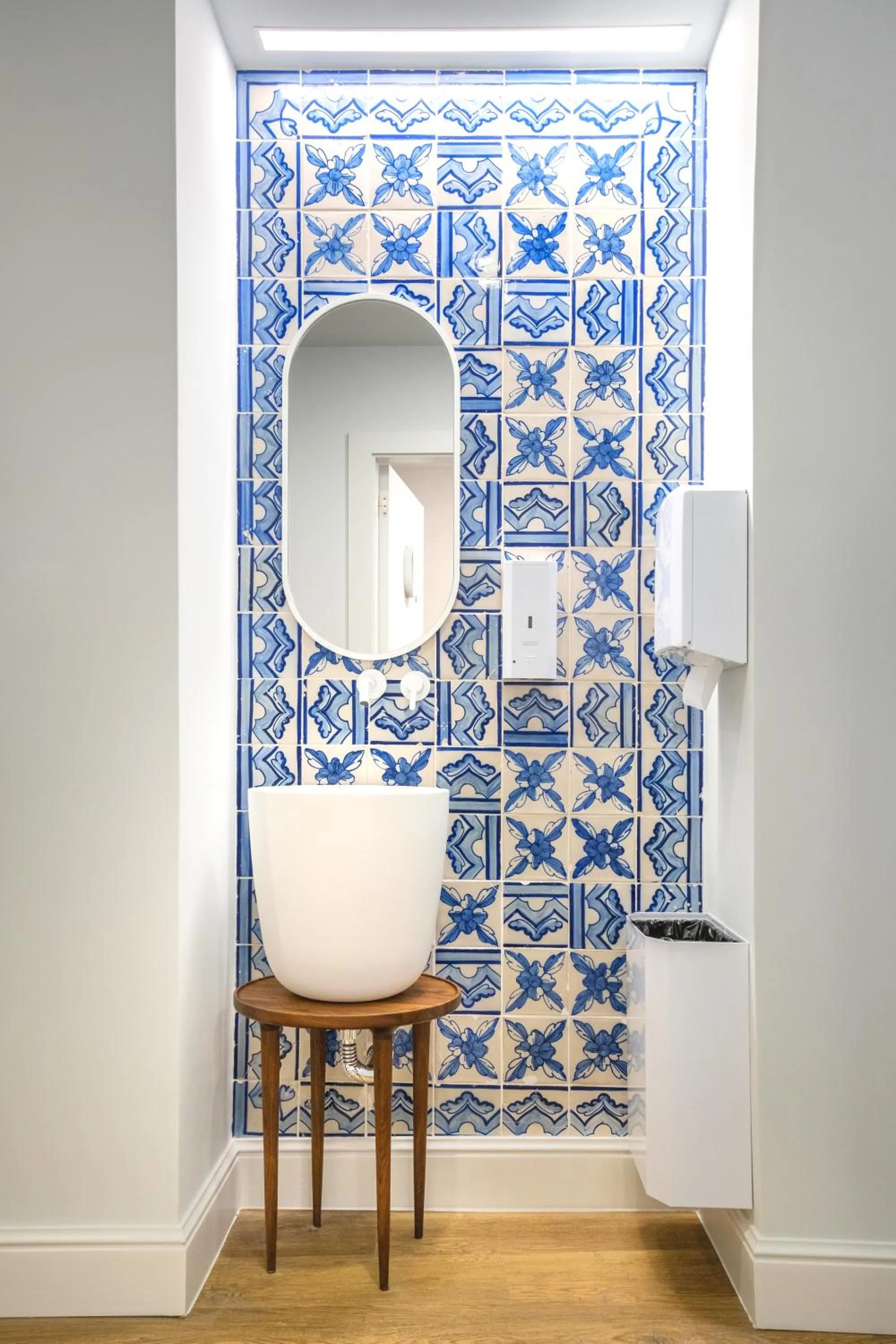 Restaurant/places to eat in MouraSuites Hotel