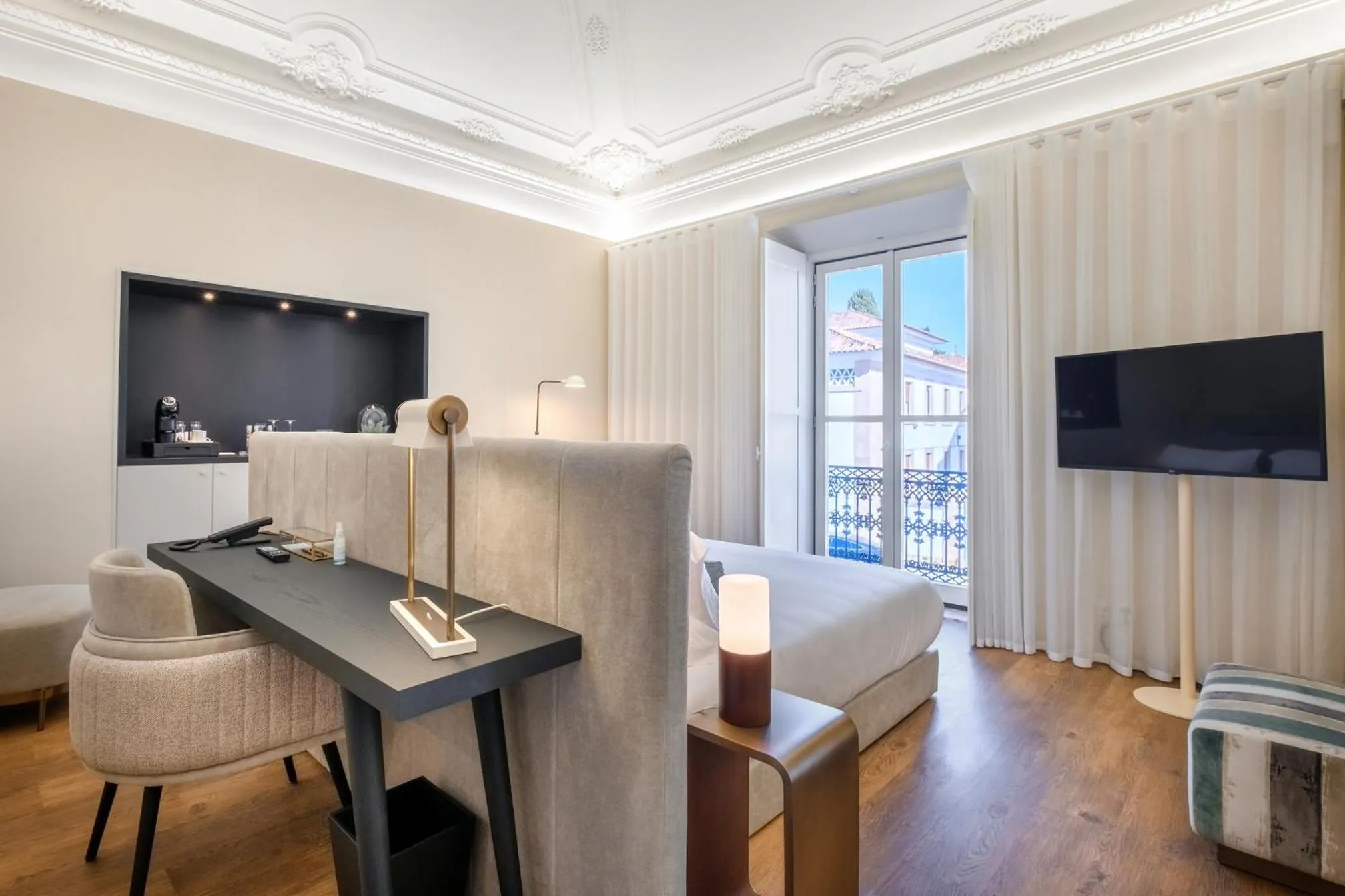 Bedroom in MouraSuites Hotel