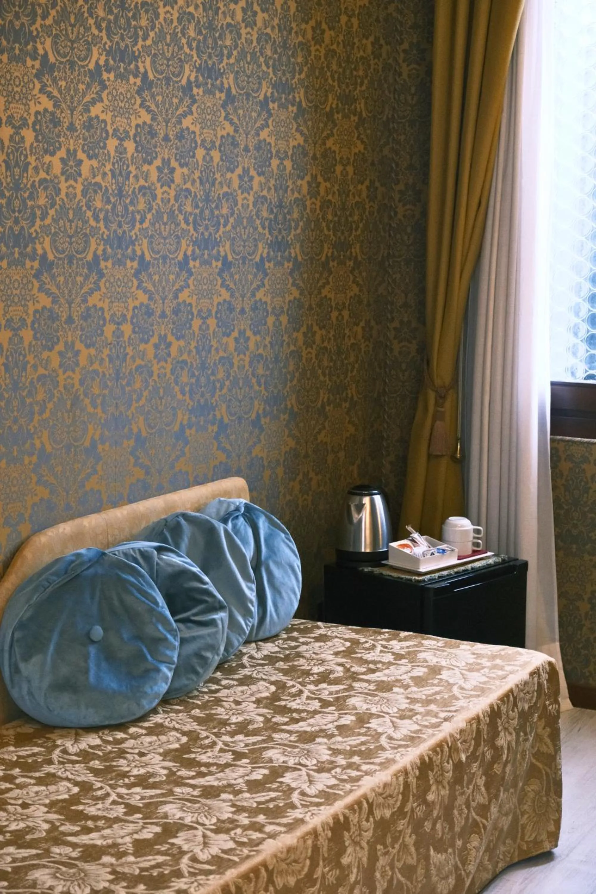 Photo of the whole room, Bed in H O T E L S A N G A L L O l