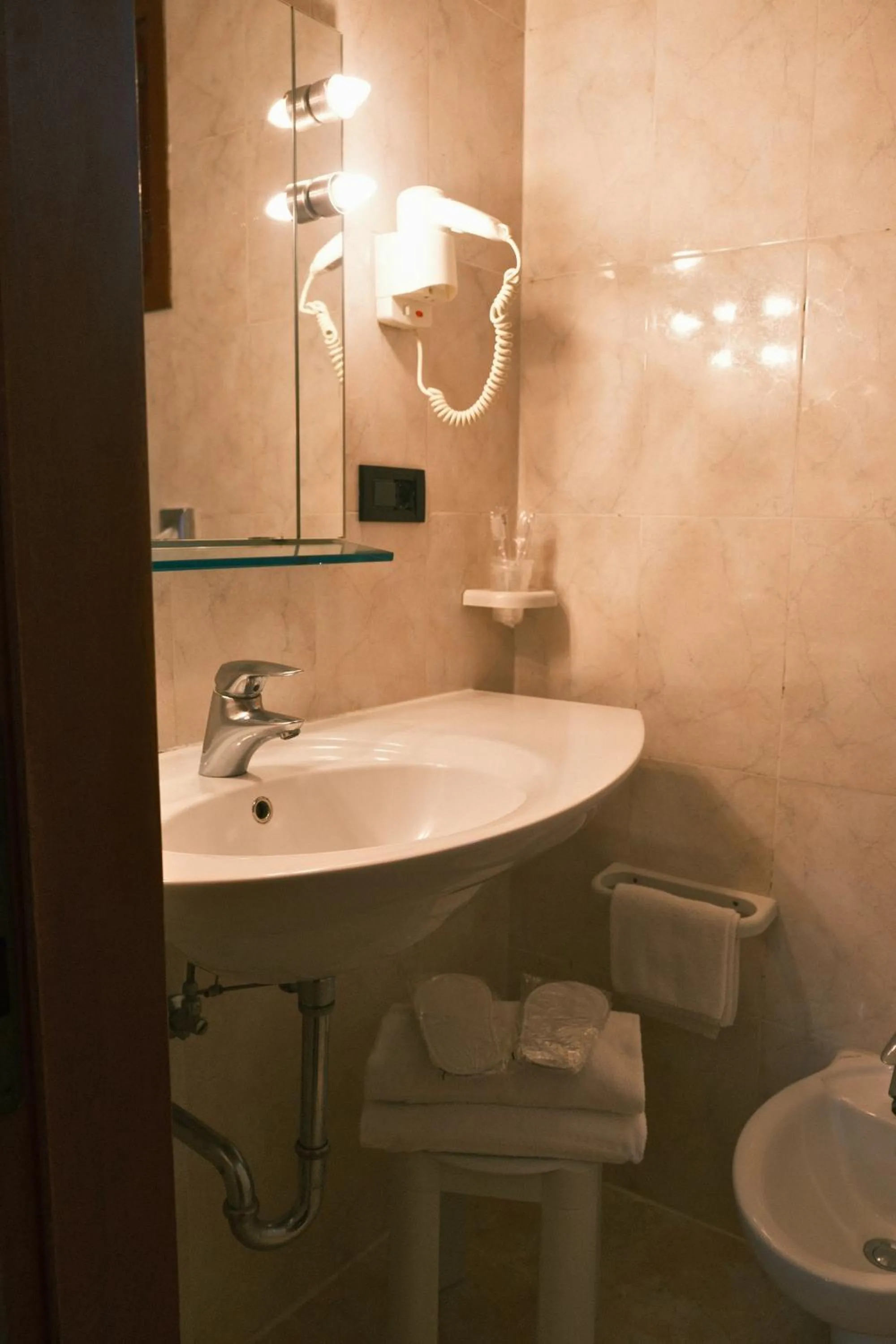 Bathroom in H O T E L S A N G A L L O l