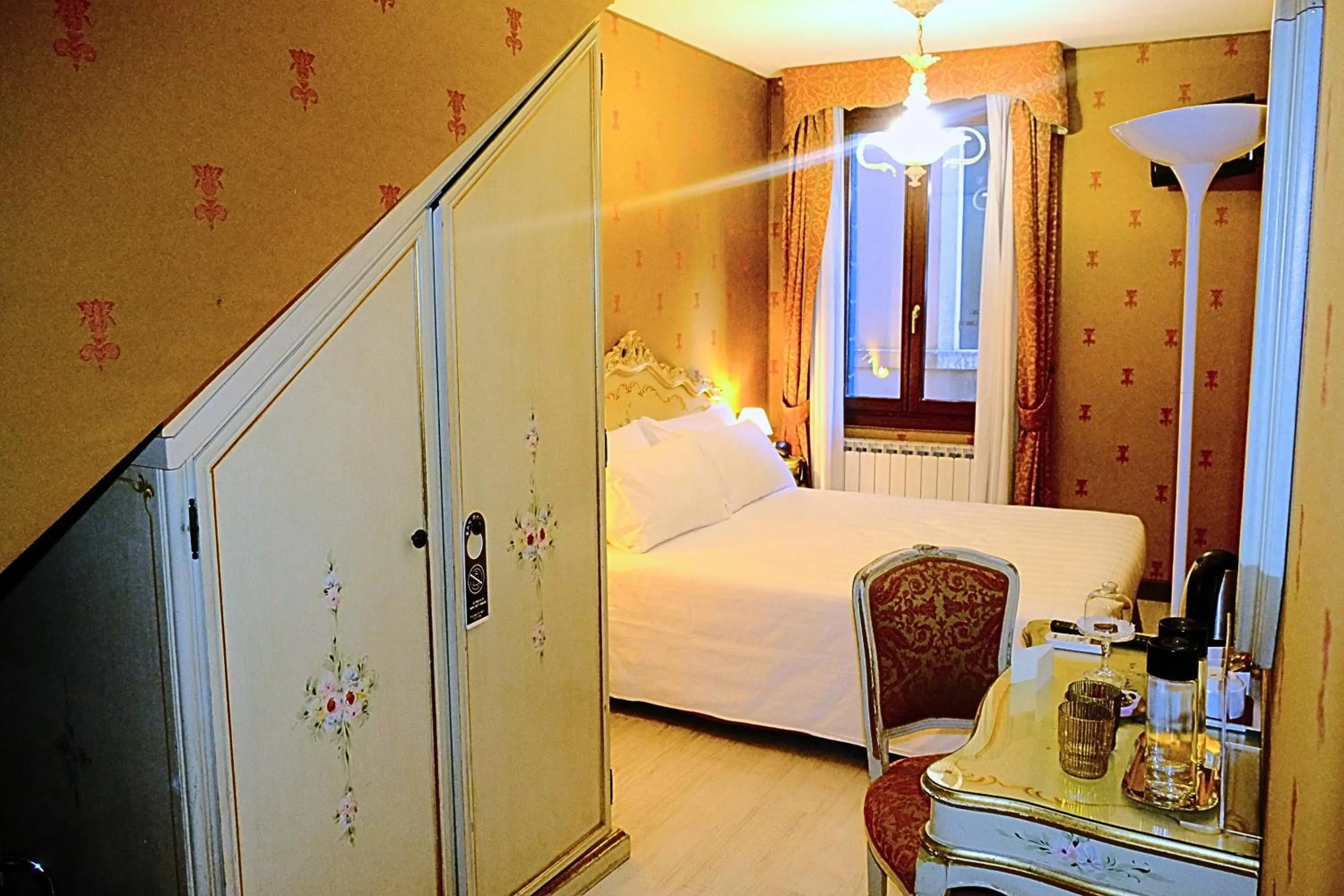 Photo of the whole room, Bed in H O T E L S A N G A L L O l